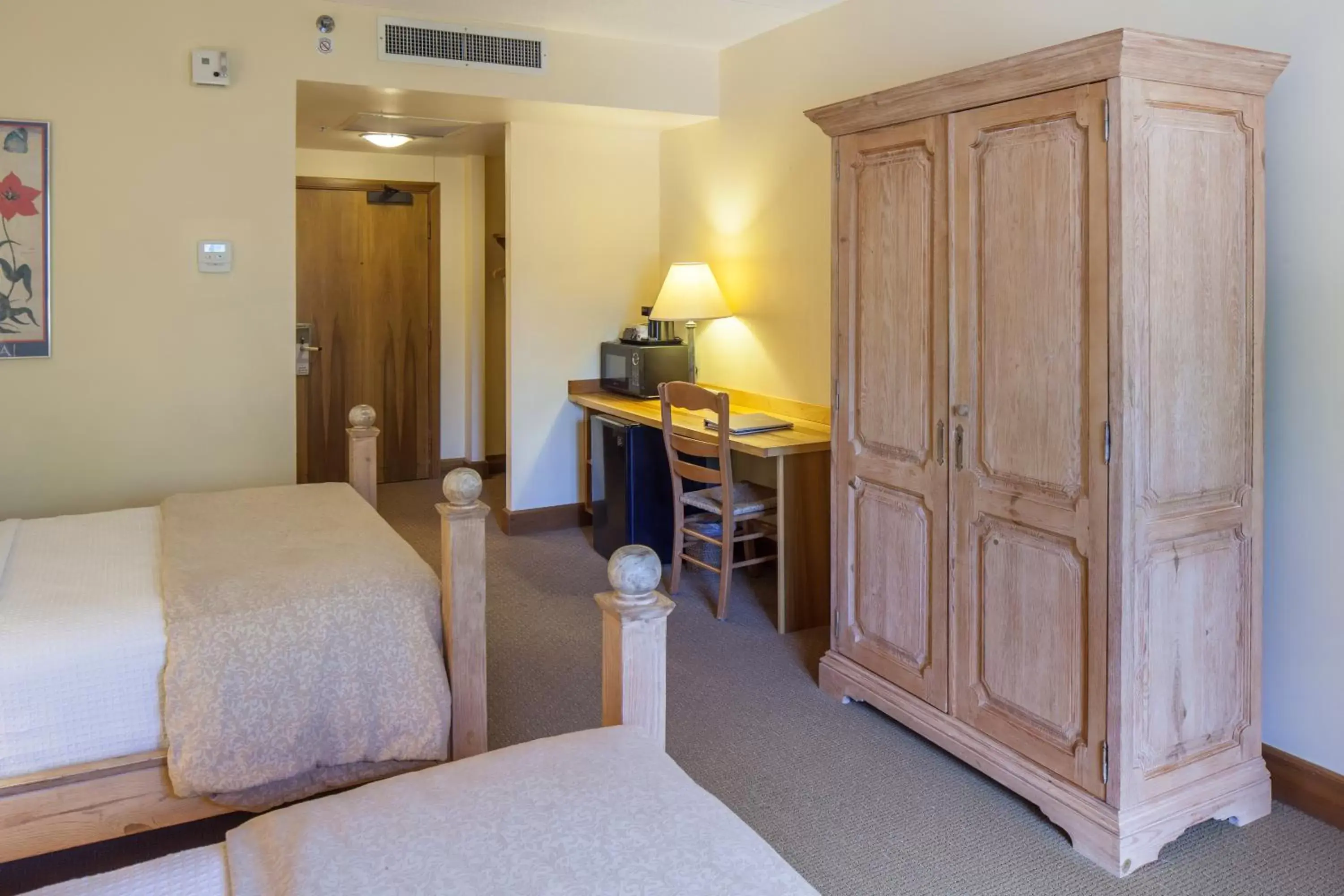 Double Room in New Harmony Inn Resort and Conference Center Double Room in New Harmony Inn Resort and Conference Center