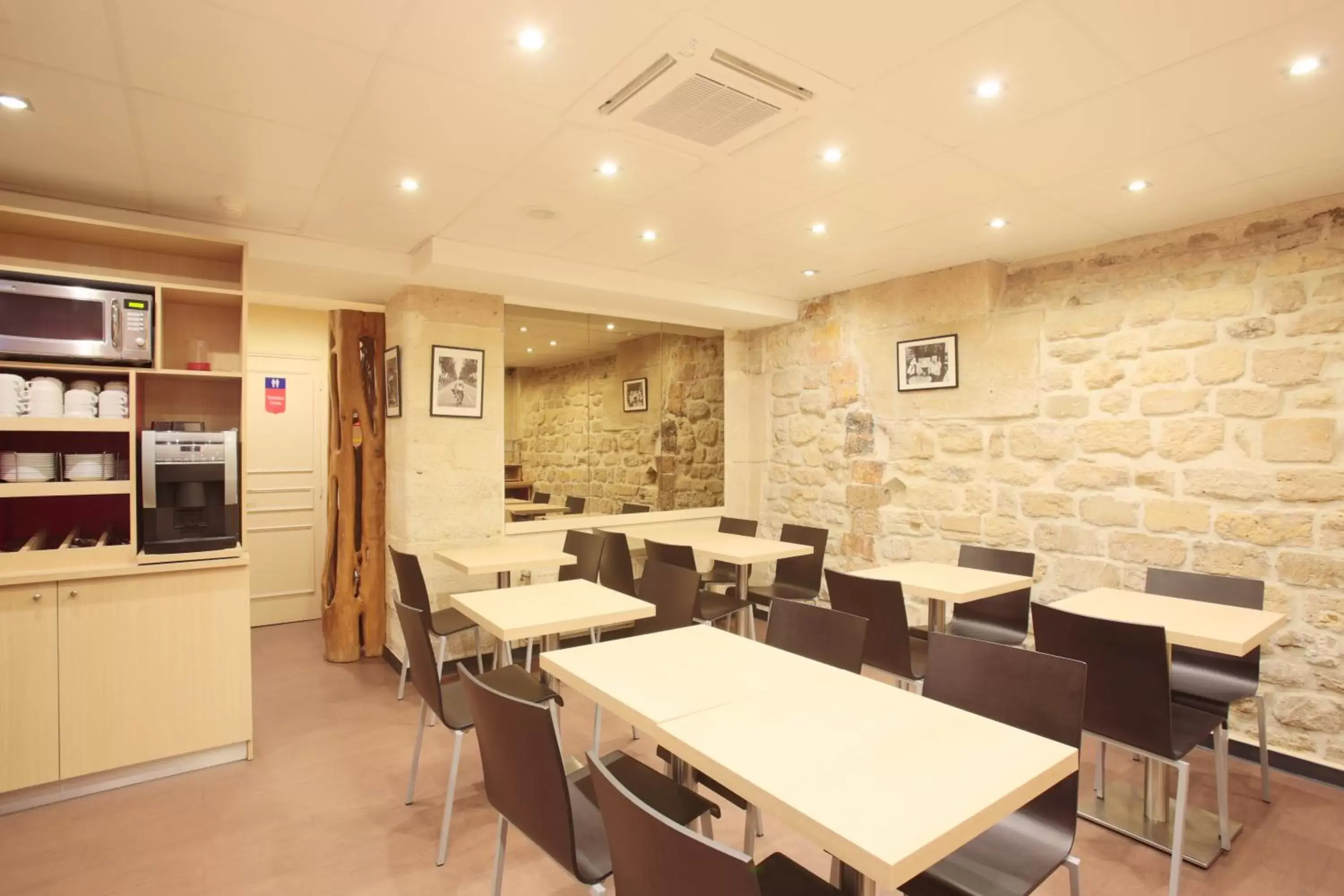 Restaurant/Places to Eat in Grand Hotel du Loiret