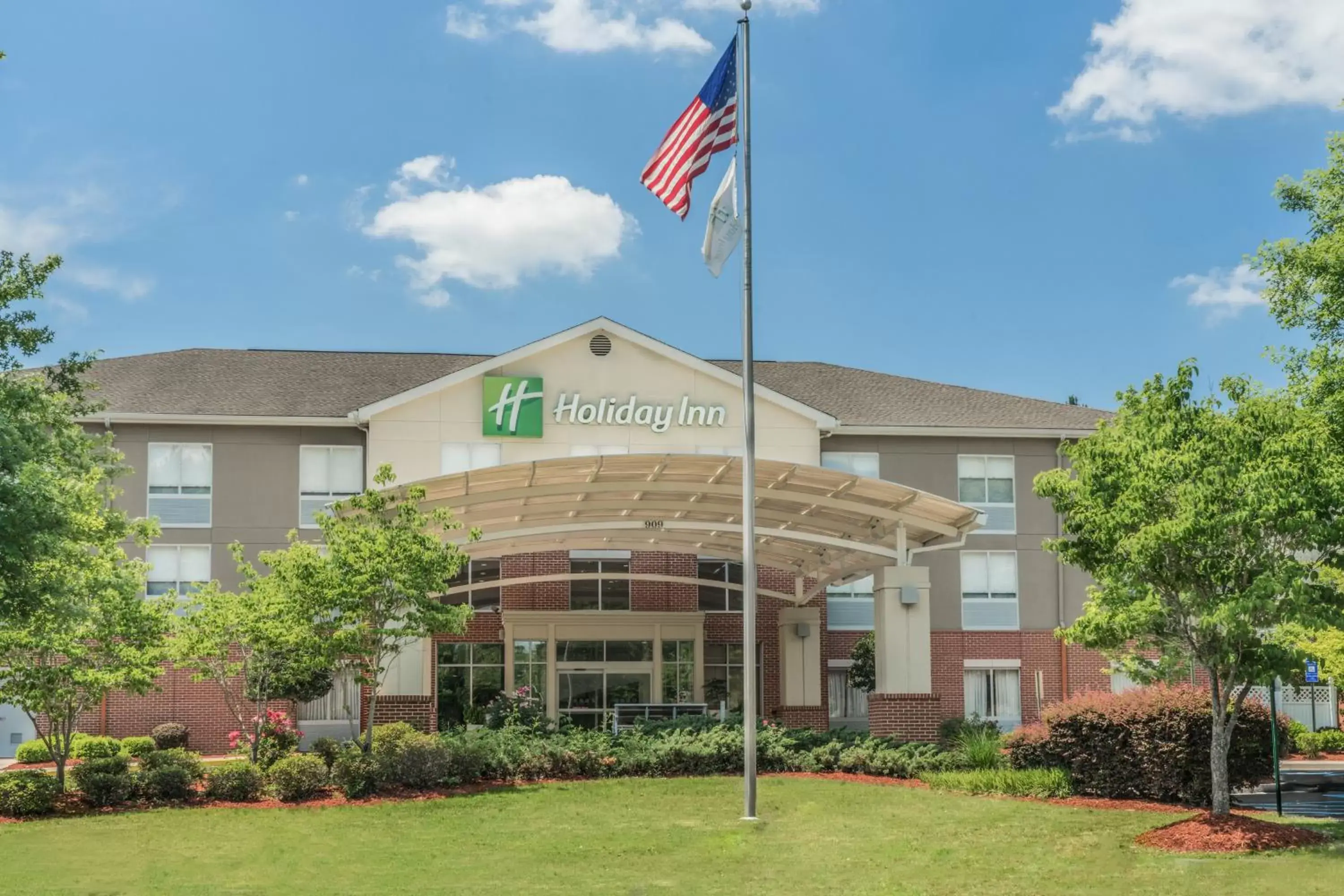 Property building in Holiday Inn Atlanta/Roswell by IHG Property building in Holiday Inn Atlanta/Roswell by IHG