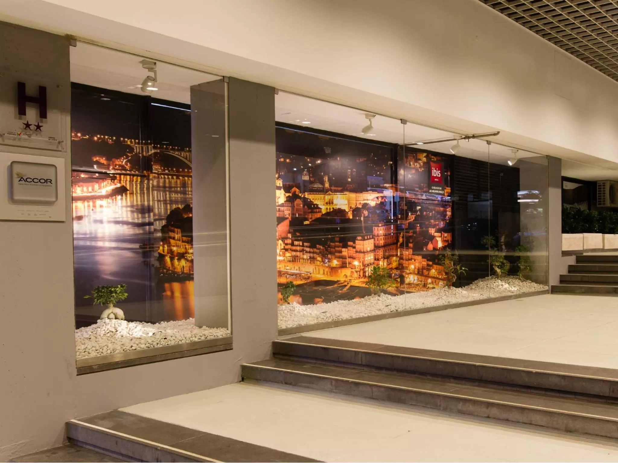 Facade/entrance in ibis Porto Centro São Bento