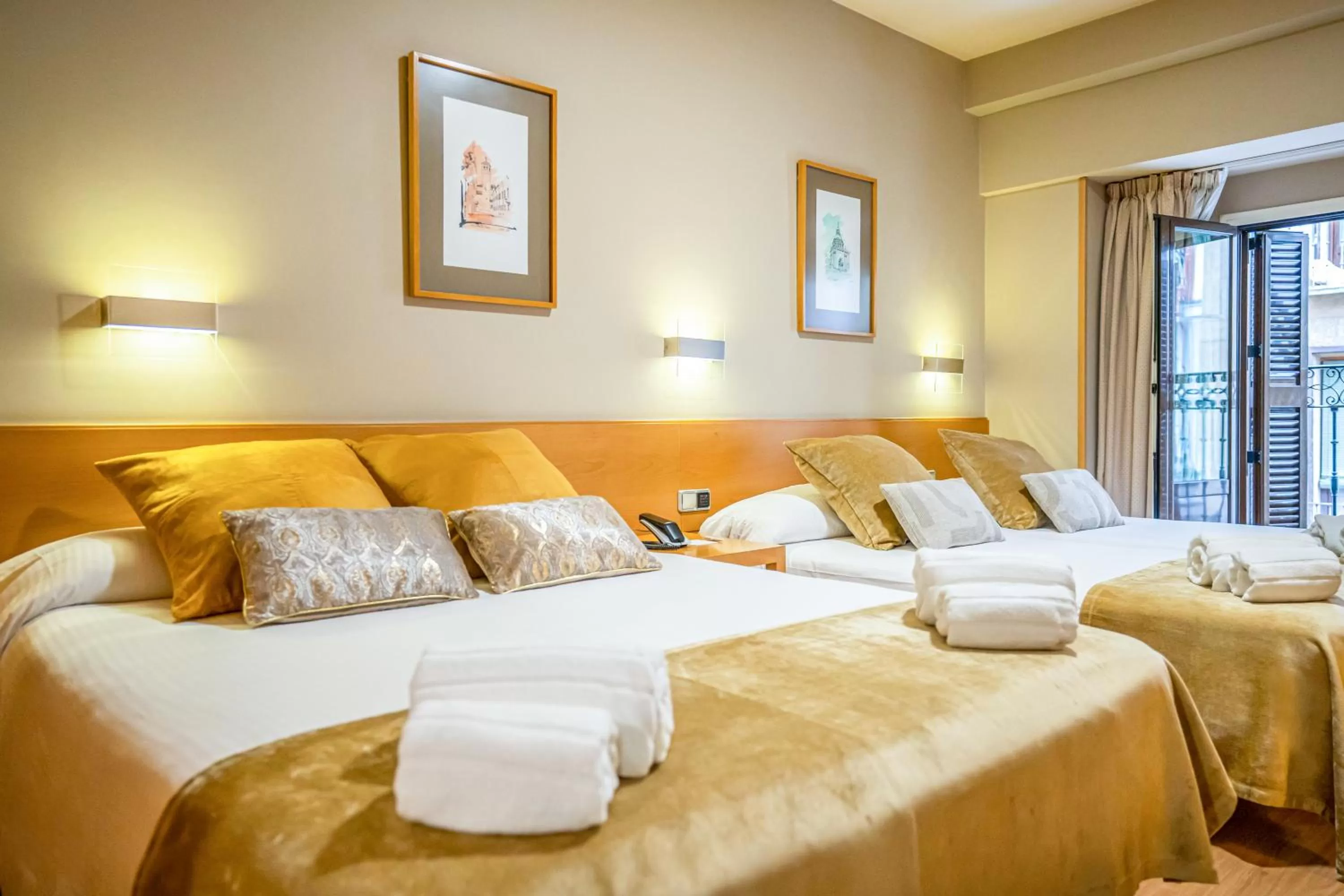 Family, Bed in Victoria 4 Puerta del Sol