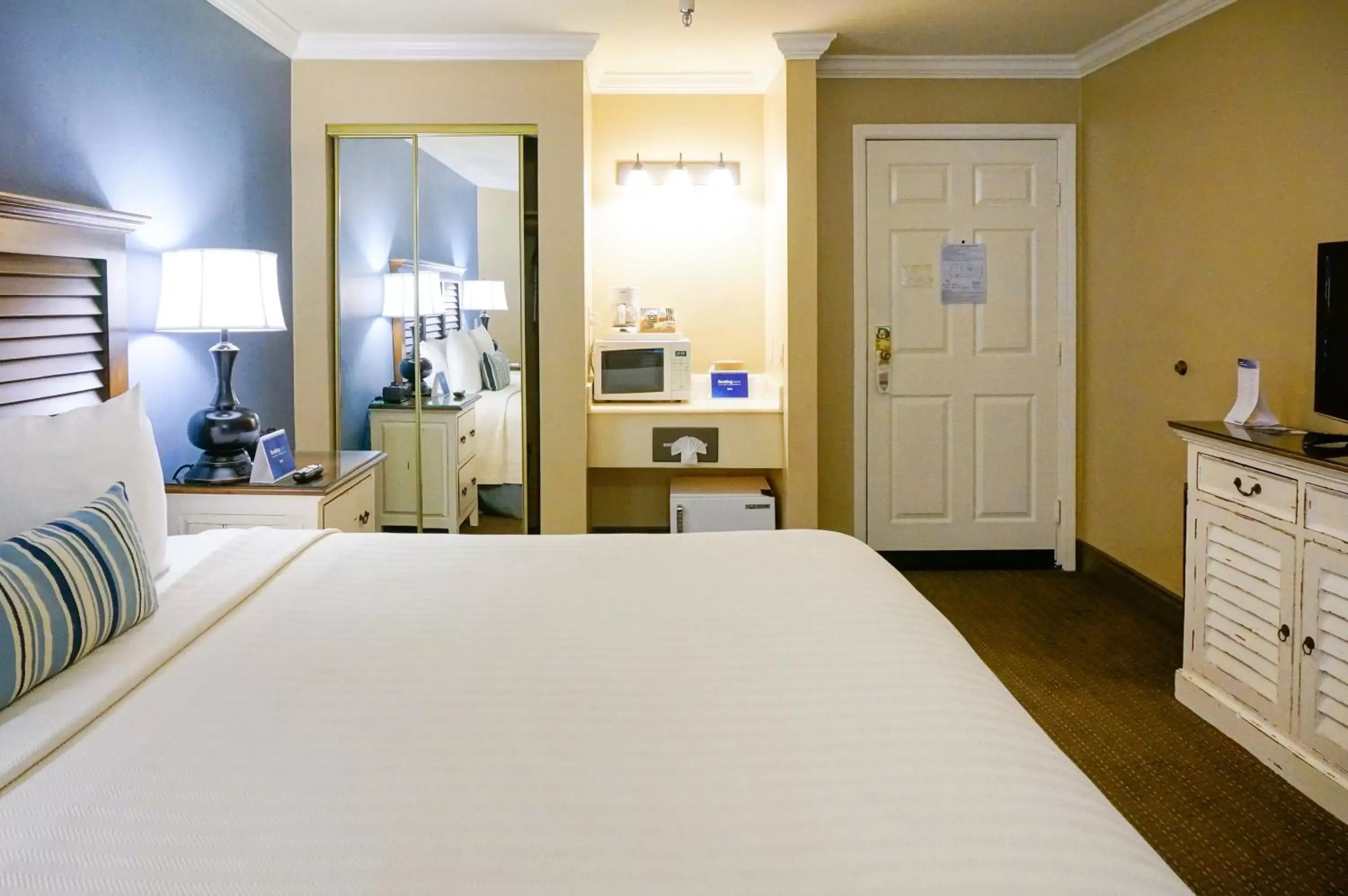 Bed in Sand Pebbles Inn Bed in Sand Pebbles Inn