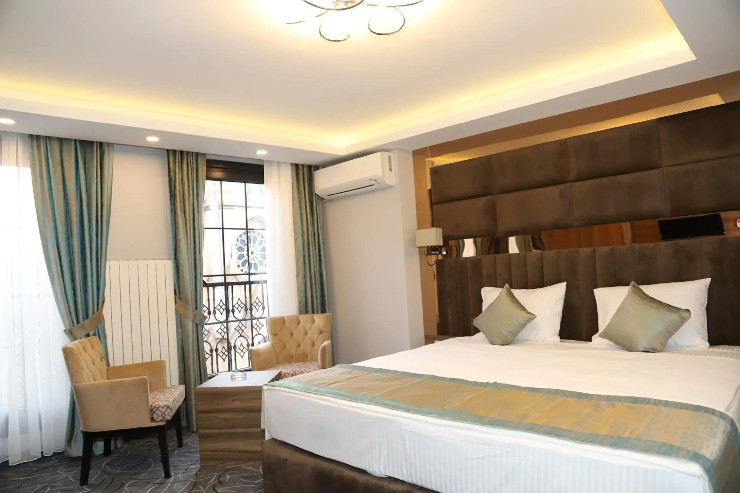 Deluxe Triple Room in Grand Kavi Hotel Deluxe Triple Room in Grand Kavi Hotel