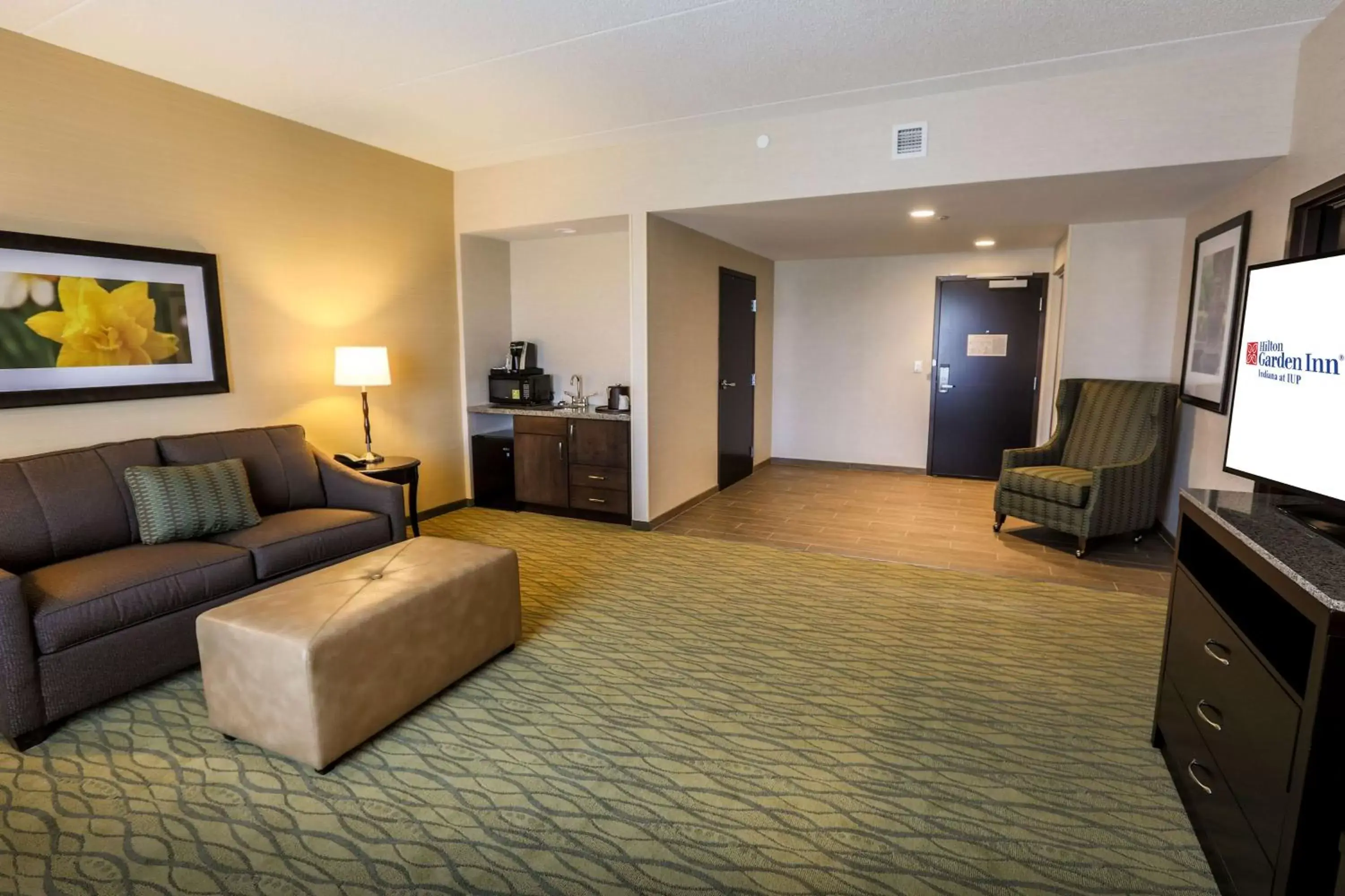 Living room, Seating Area in Hilton Garden Inn Indiana at IUP