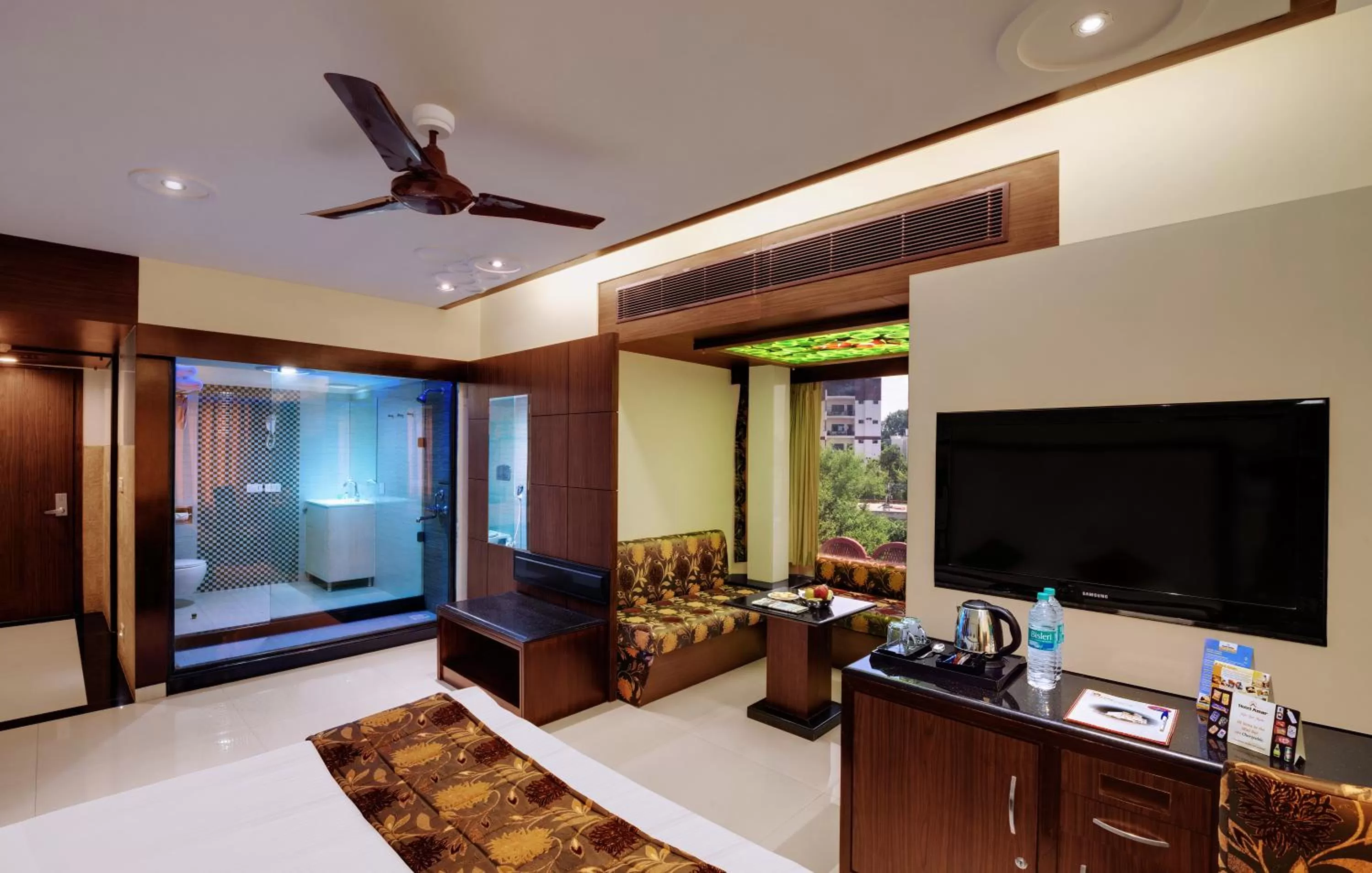 Photo of the whole room in Hotel Amar