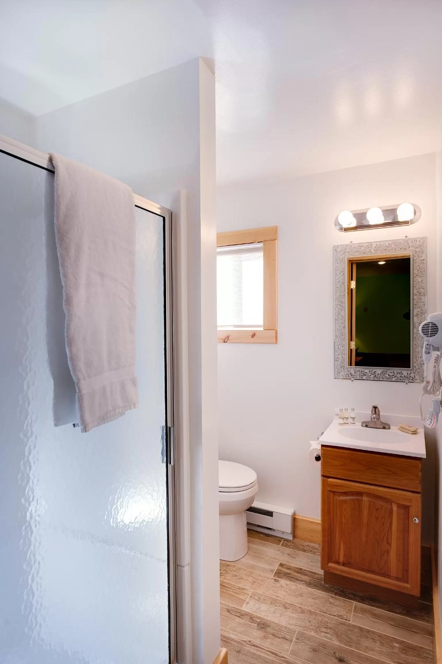 Toilet in Cobble Mountain Lodge