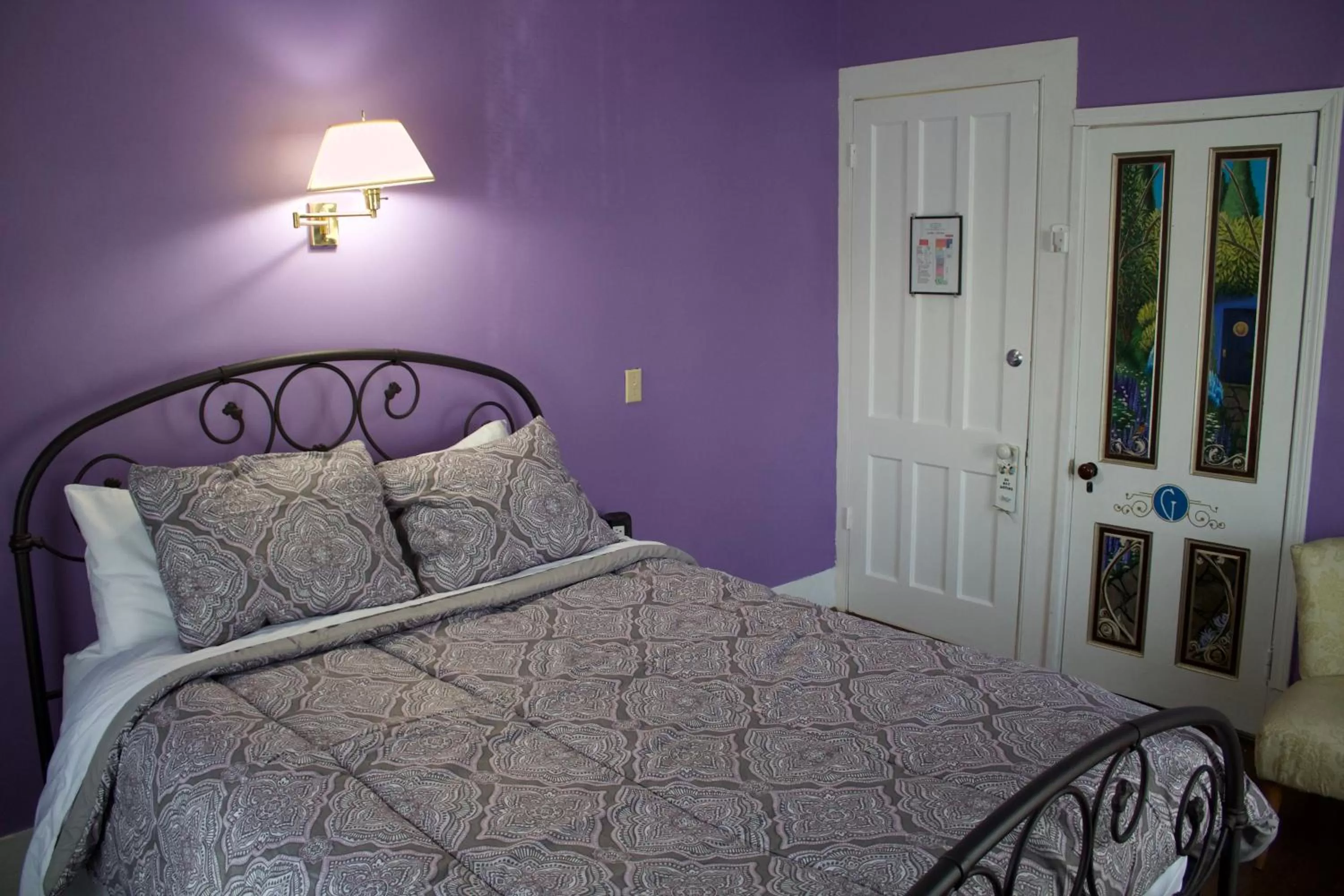 Deluxe Queen Room in The Gridley Inn B&B