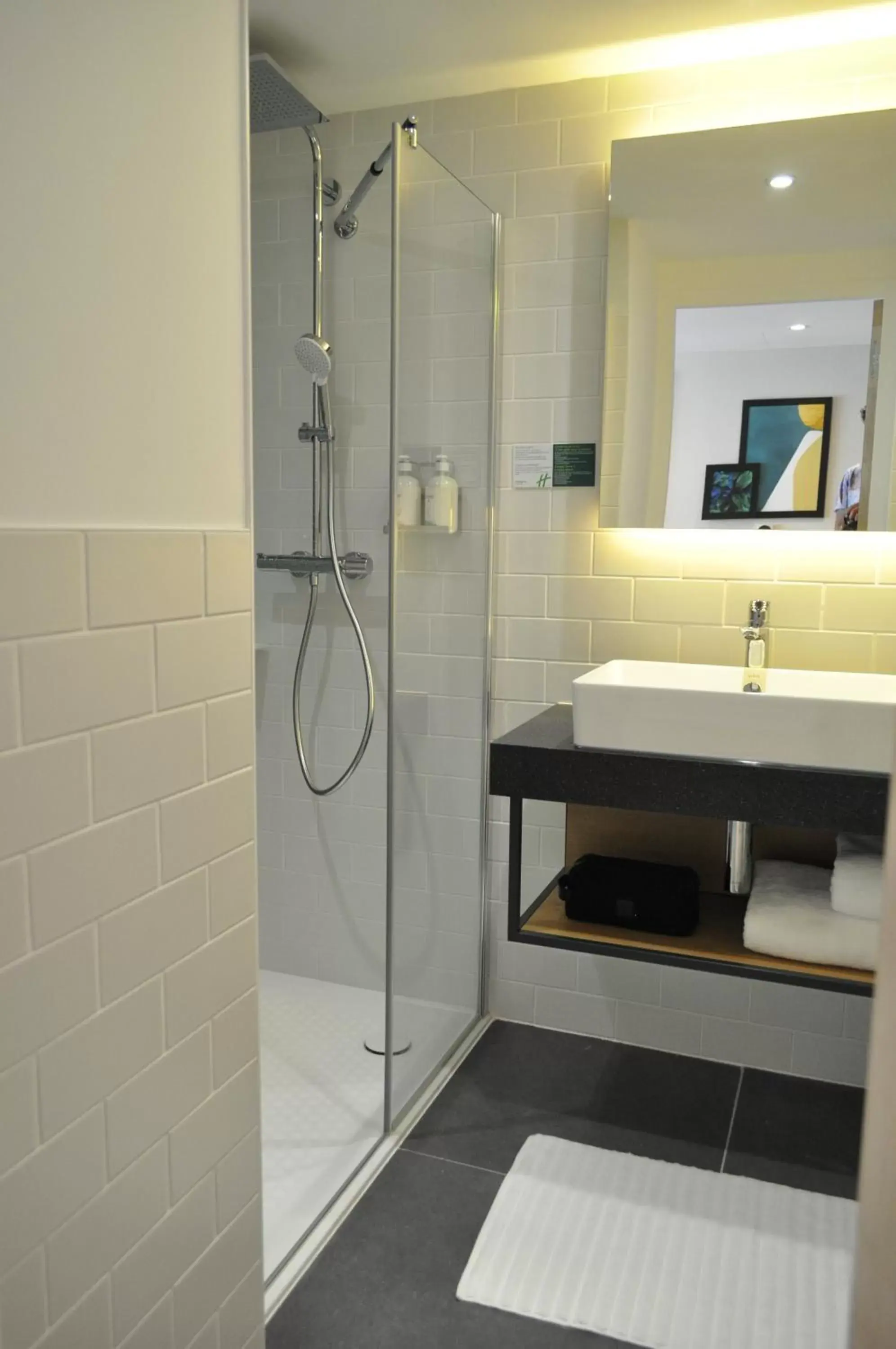 Bathroom in Holiday Inn - Bordeaux-Merignac, an IHG Hotel