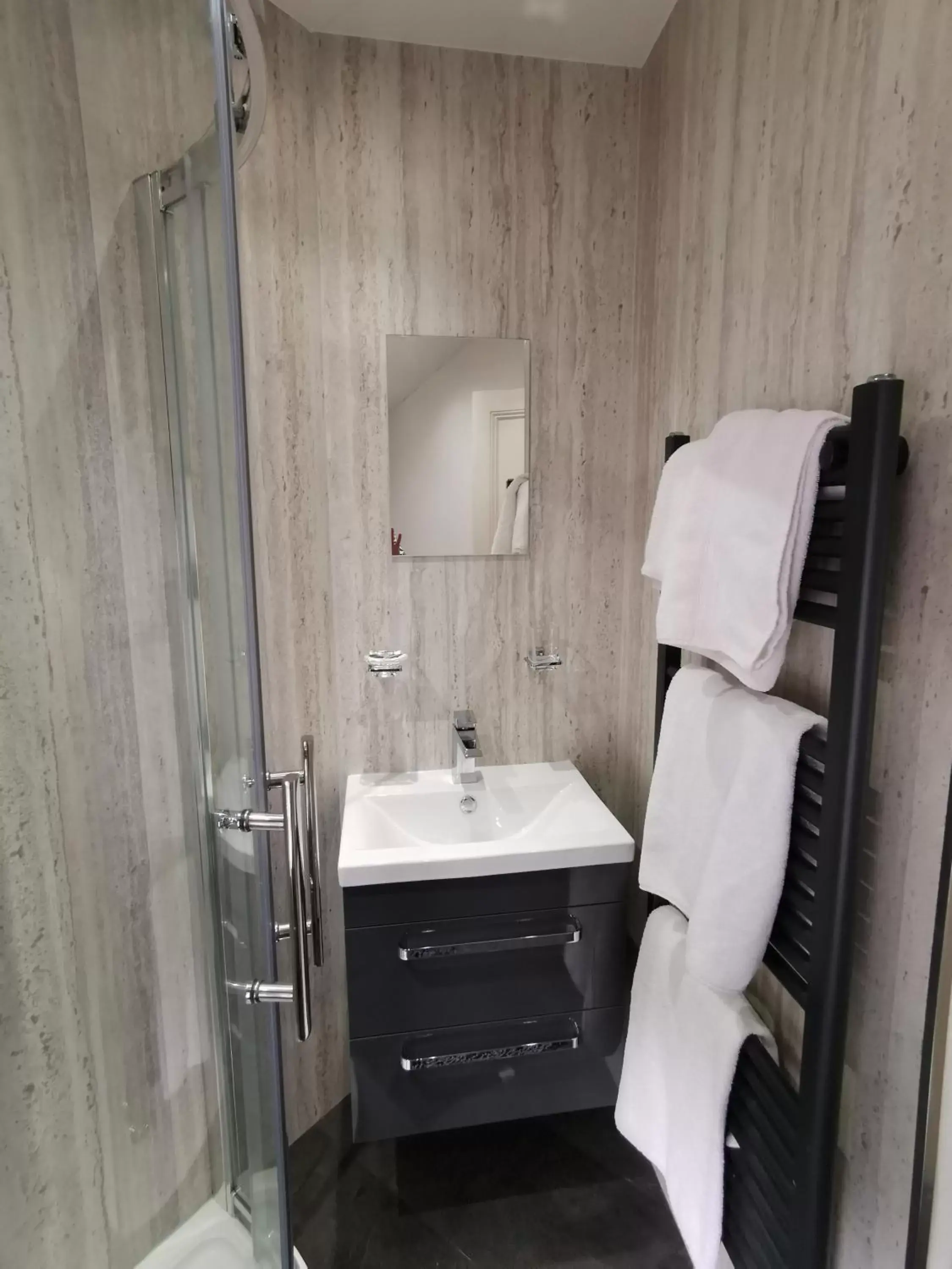 Bathroom in Brooklands Guest House