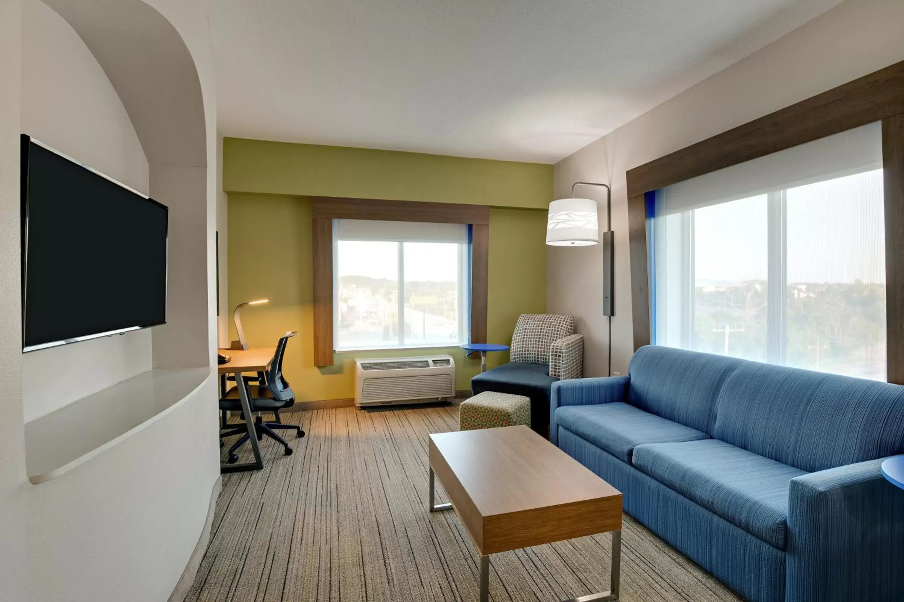 Bedroom, Seating Area in Holiday Inn Express Nashville-Opryland, an IHG Hotel