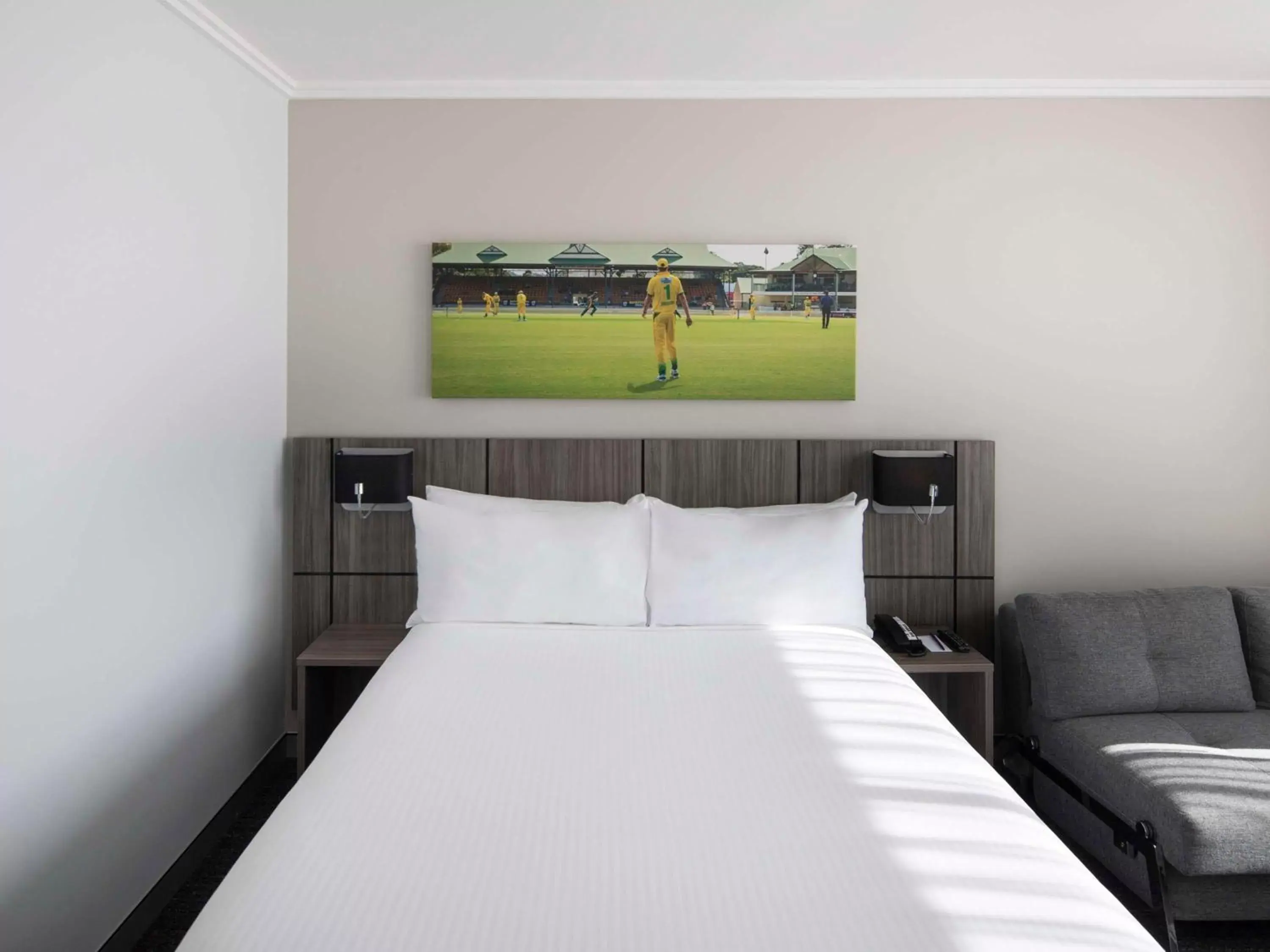 Bedroom, Bed in Mercure Sydney Bankstown