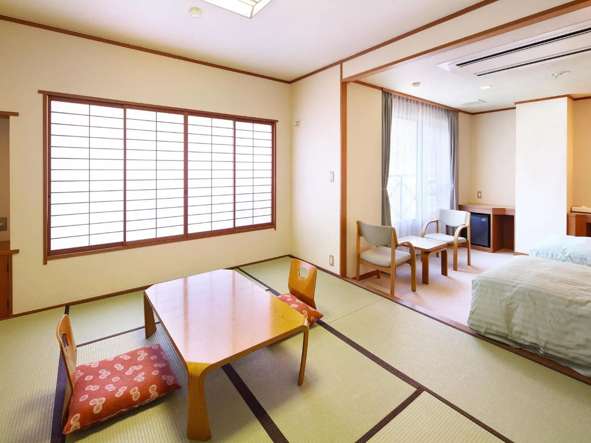 Photo of the whole room, Seating Area in Hakonenomori Okada Hotel