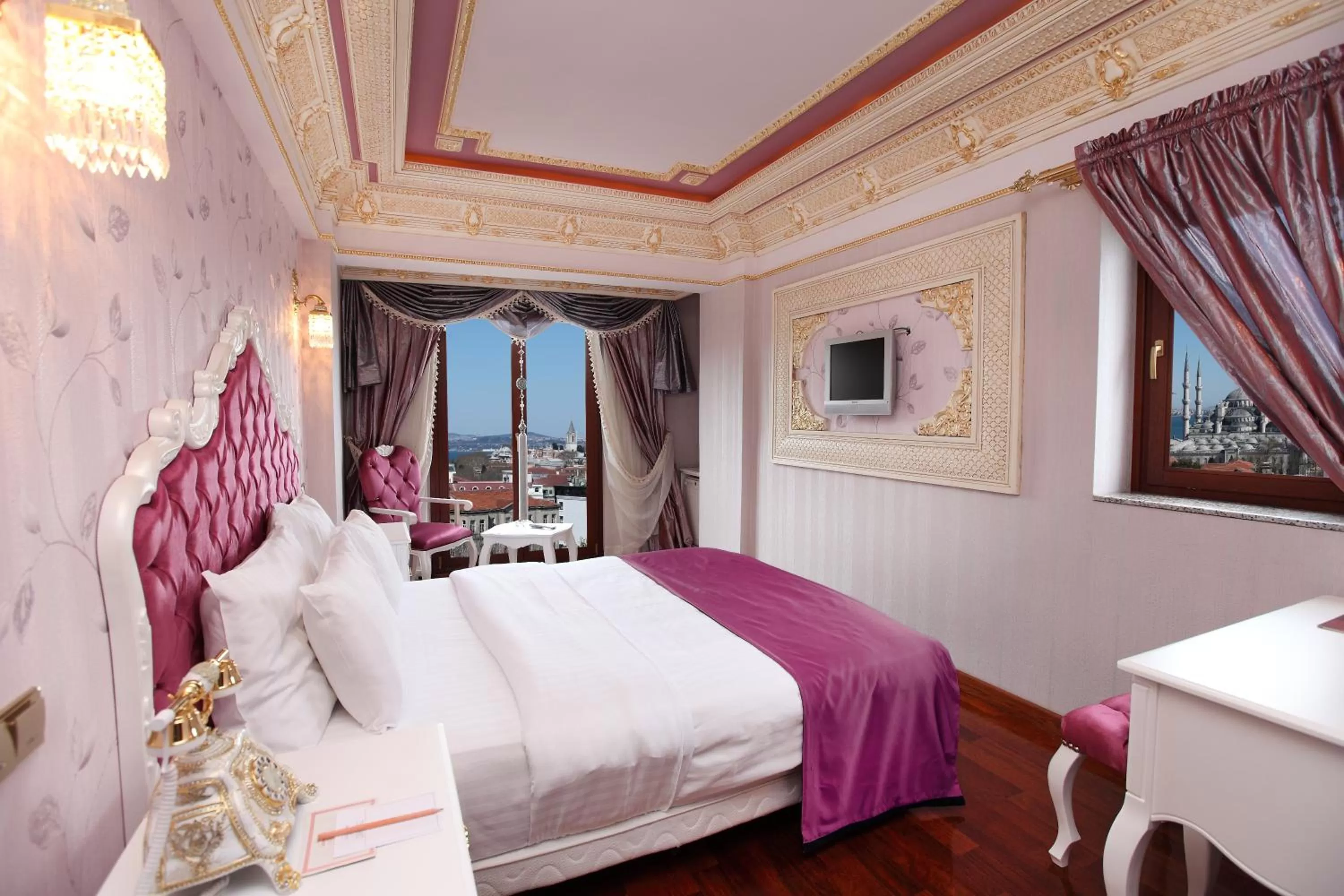 Photo of the whole room, Bed in Deluxe Golden Horn Sultanahmet Hotel