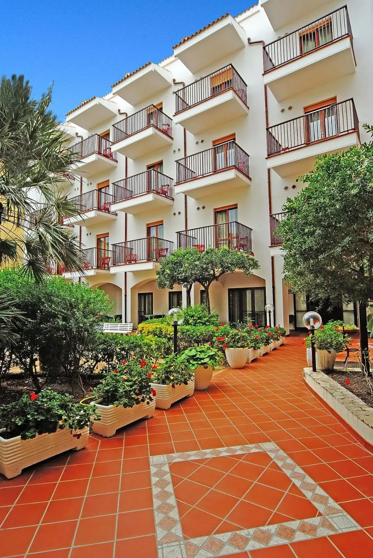 Facade/entrance, Property Building in Hotel El Balear