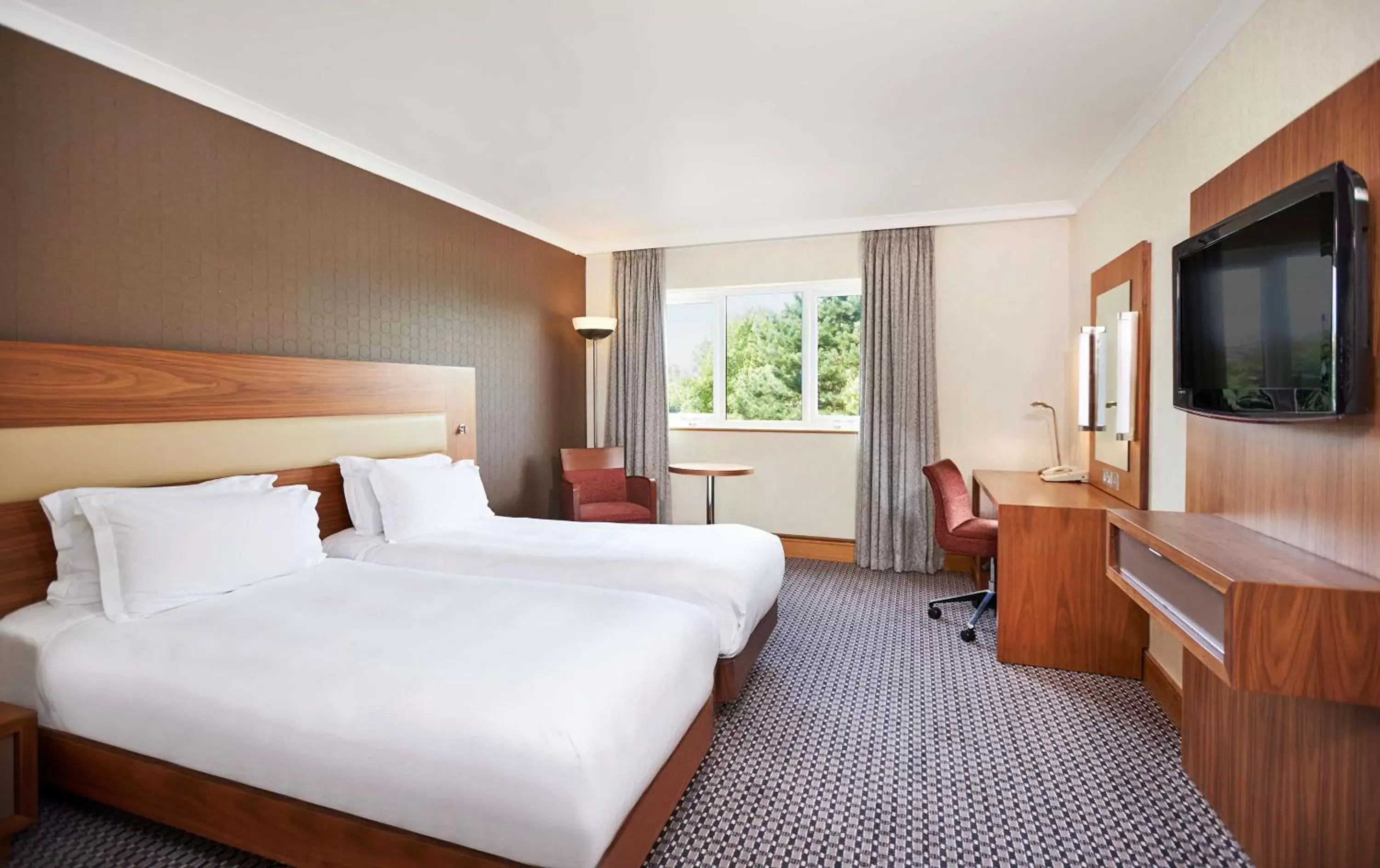 Bedroom, Bed in DoubleTree by Hilton Coventry