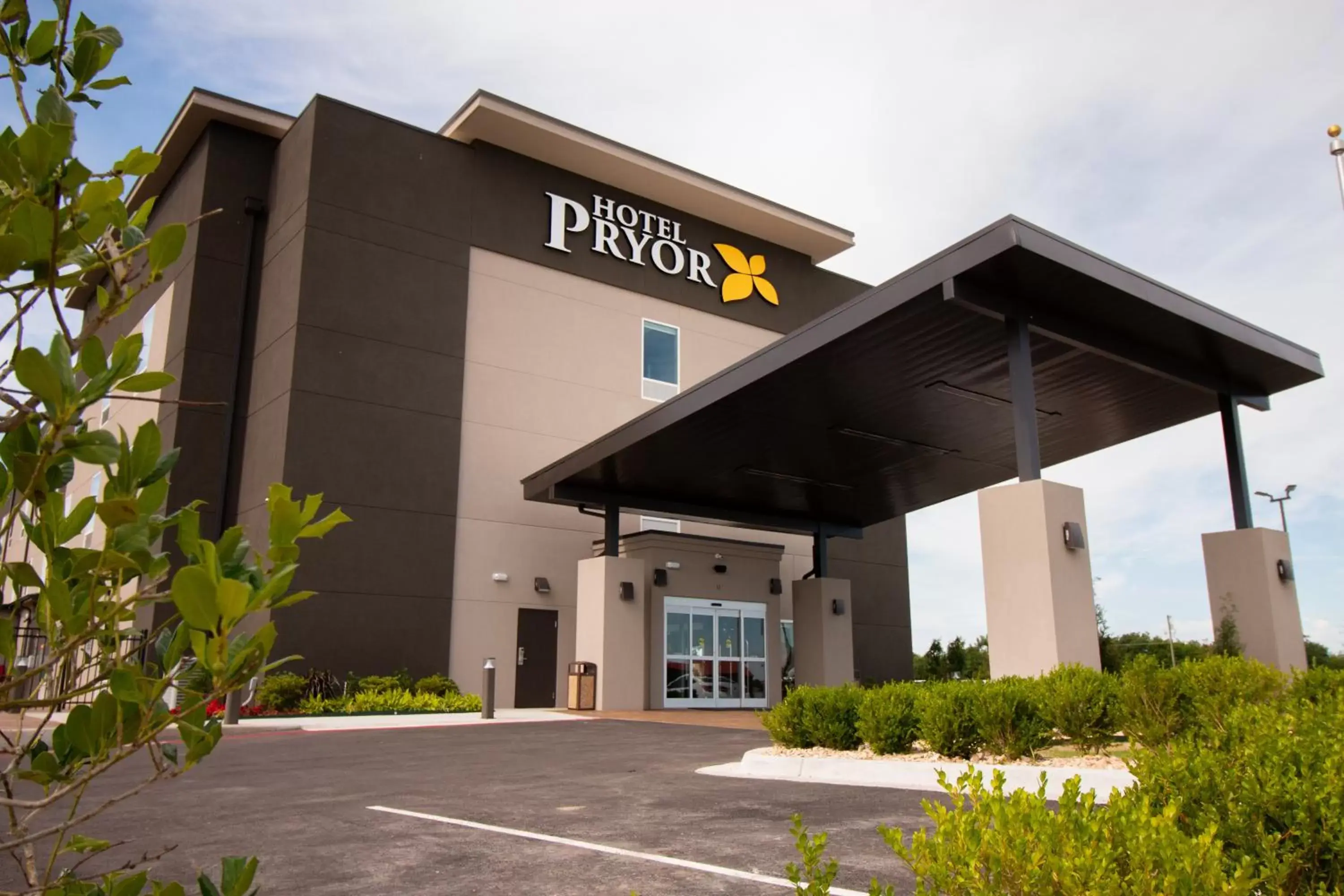 HOTEL PRYOR HOTEL PRYOR