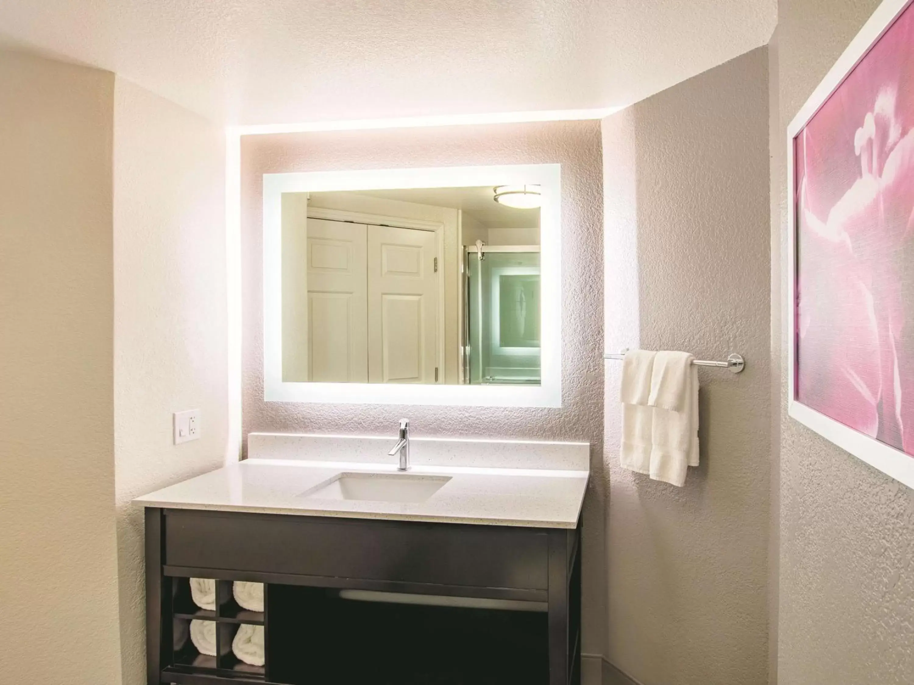 Photo of the whole room, Bathroom in La Quinta by Wyndham Fort Worth City View