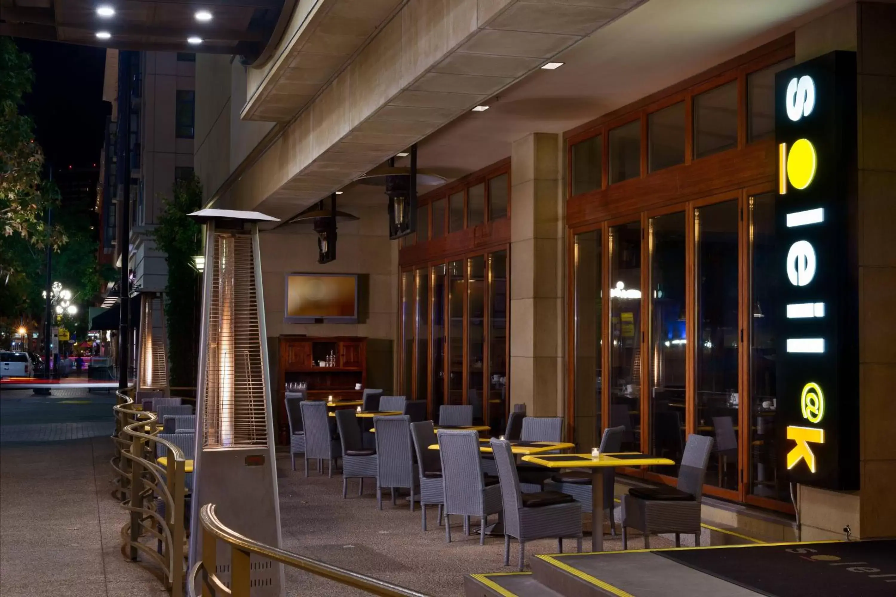 Restaurant/Places to Eat in San Diego Marriott Gaslamp Quarter - No Resort Fees