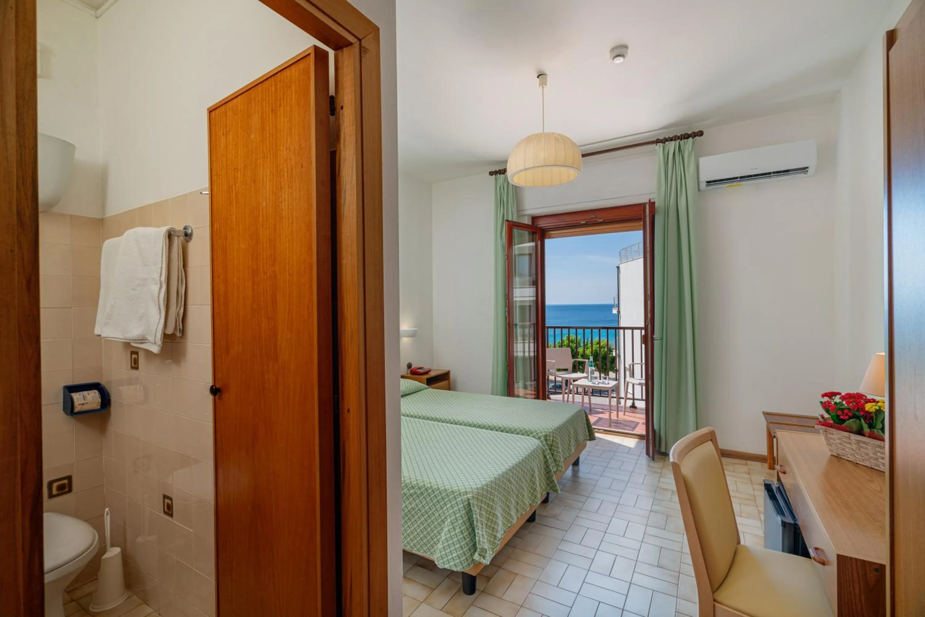 Bedroom, Bed in Hotel El Balear