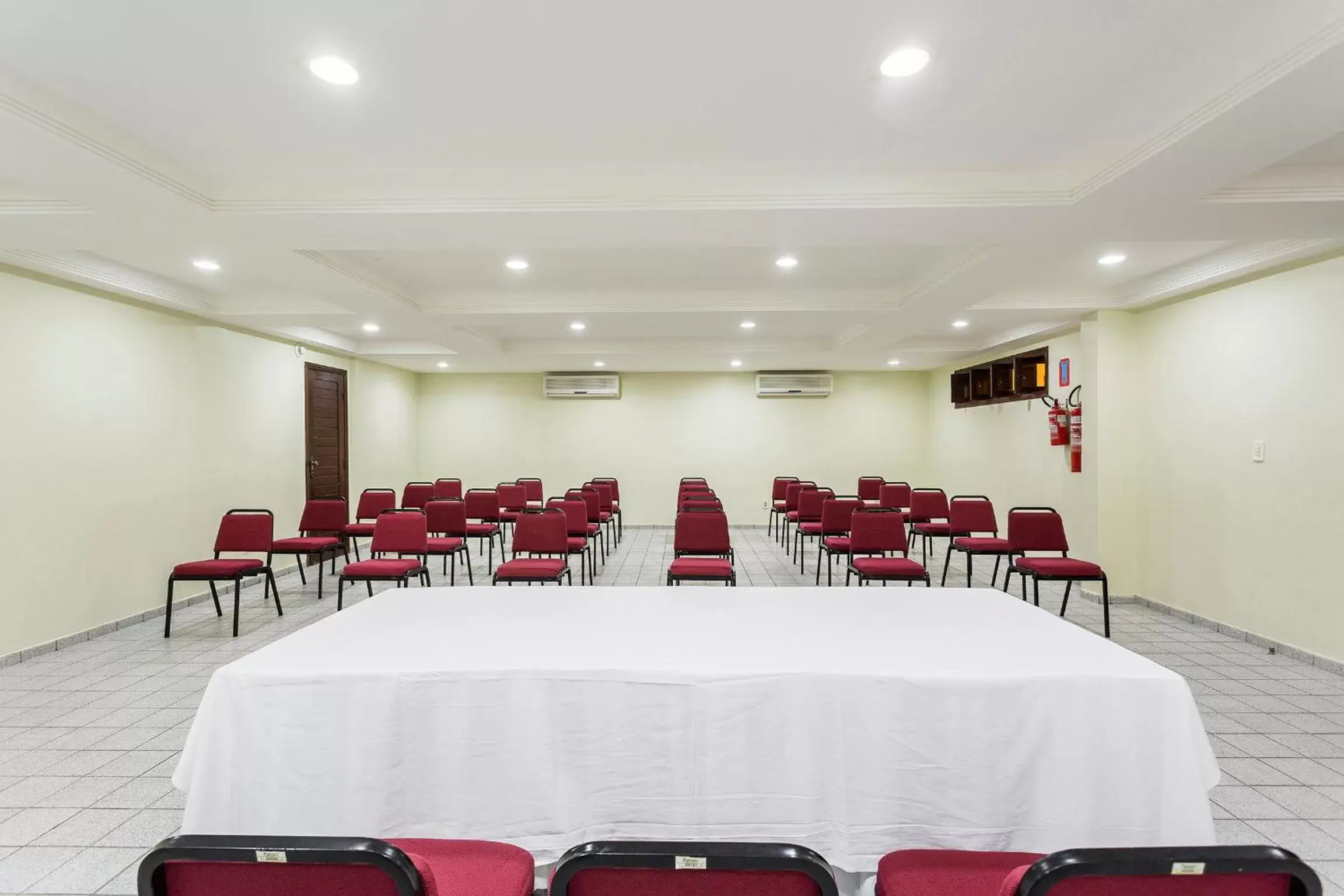 Business facilities in Pizzato Praia Hotel