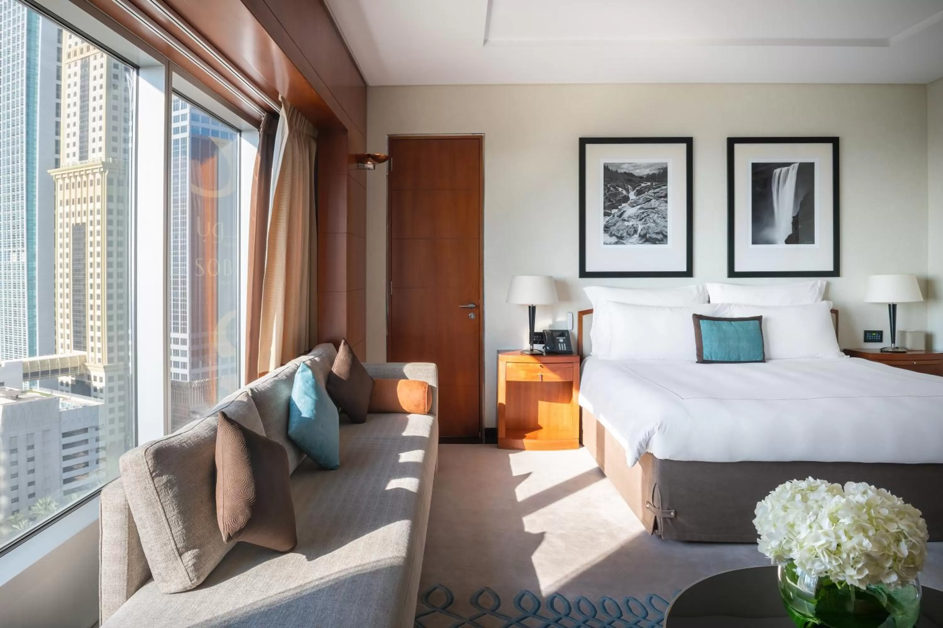 Photo of the whole room in Jumeirah Emirates Towers