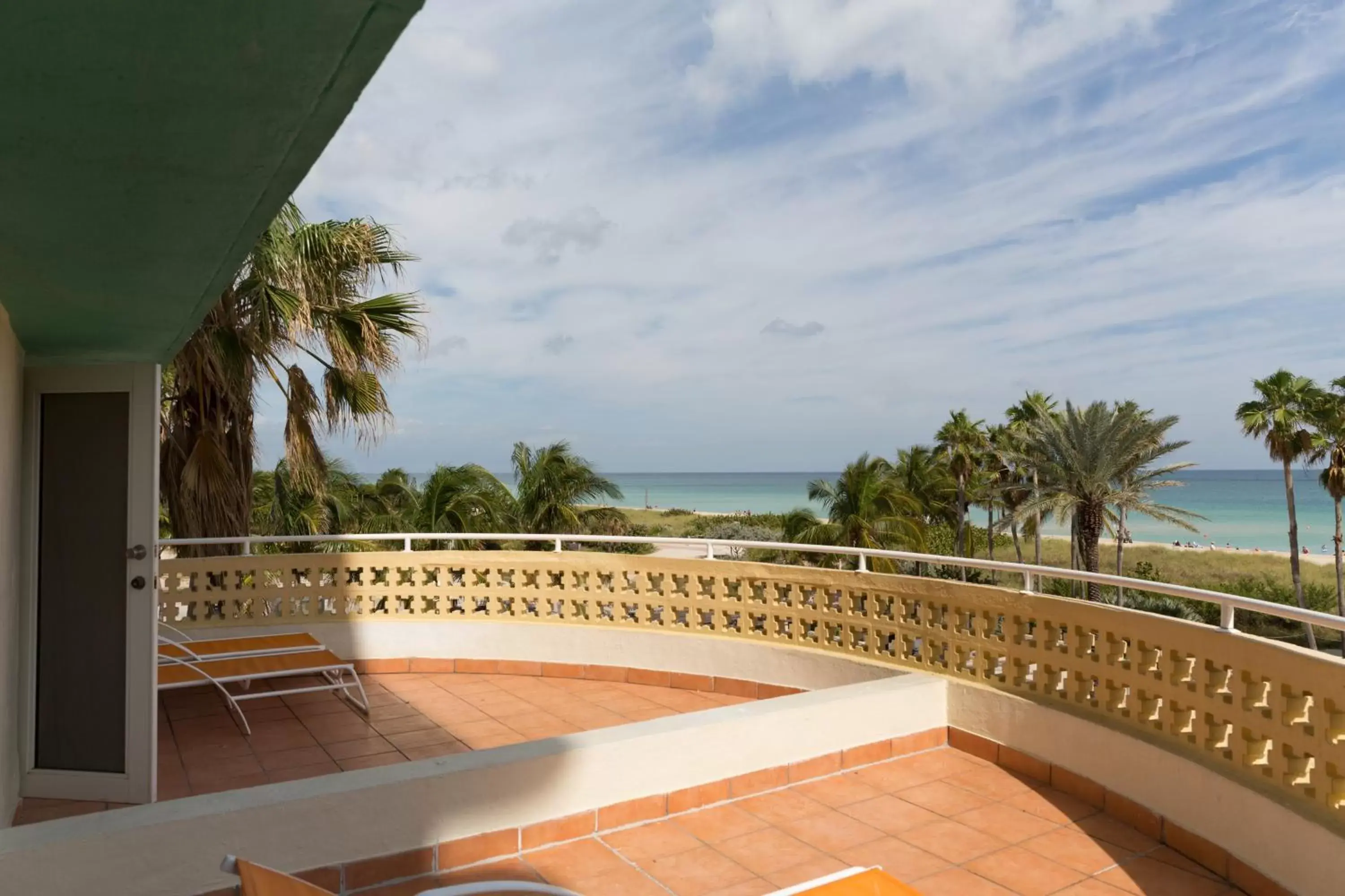 Beach, Balcony/Terrace in Broadmore Miami Beach