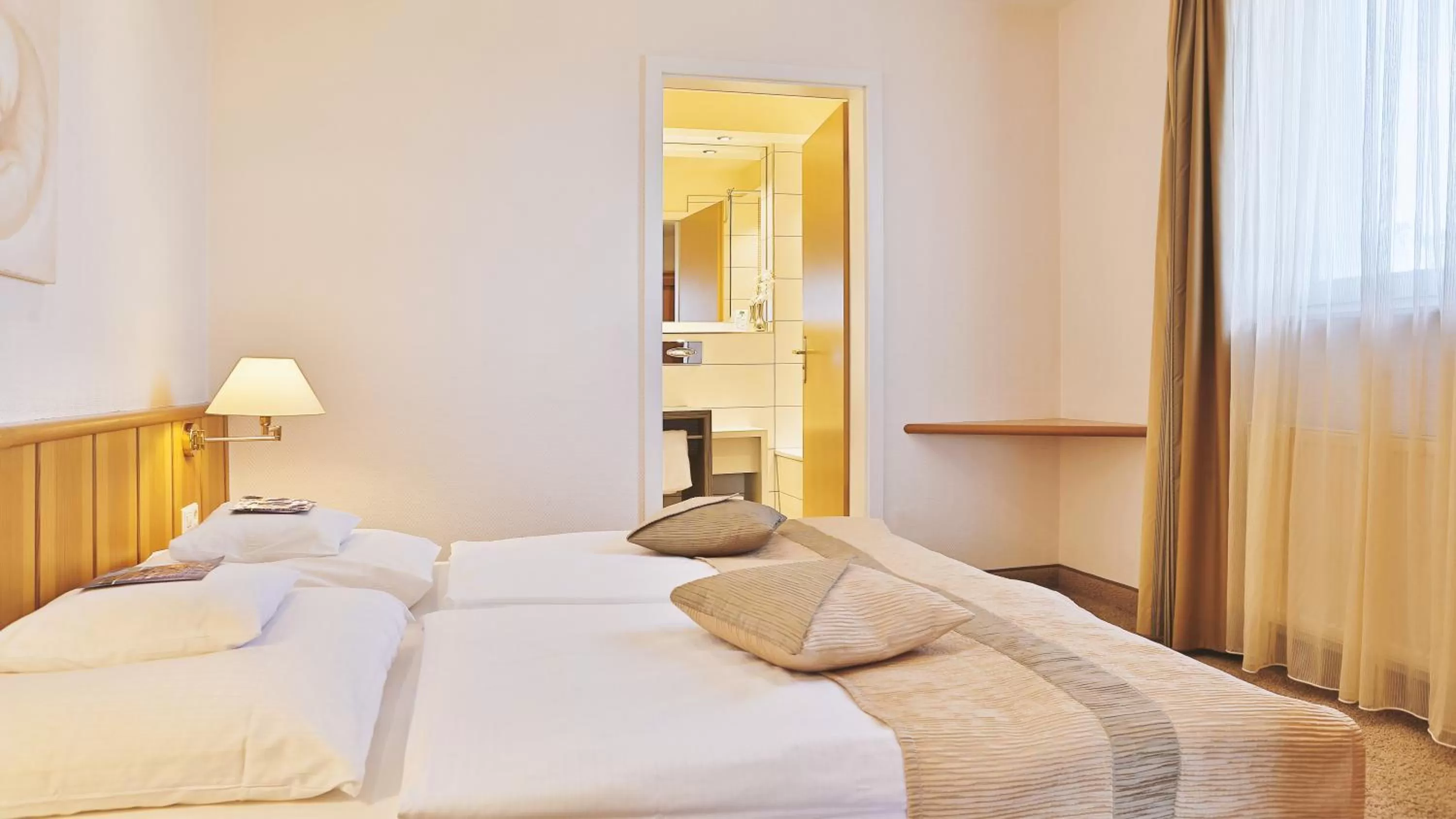 Bedroom, Bed in Wellness-& Nationalpark Hotel Schliffkopf, BWSC