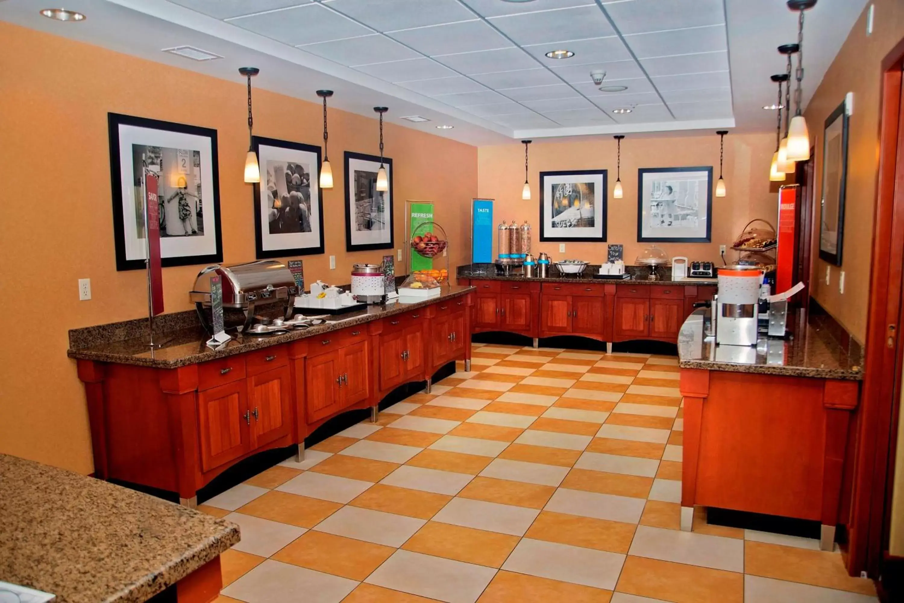 Dining area, Restaurant/Places to Eat in Hampton Inn Evanston