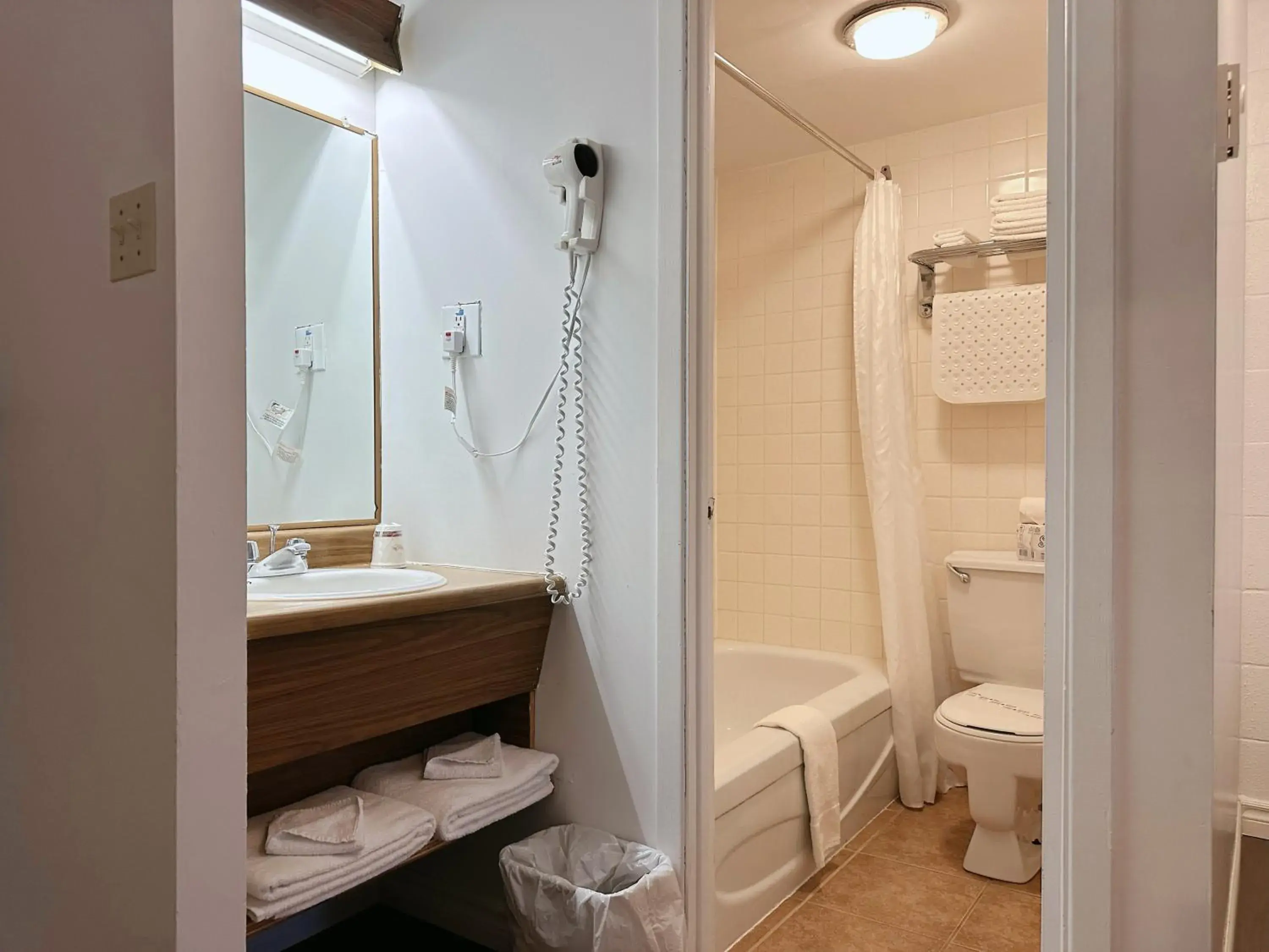 Bathroom in Hotel La Caravelle