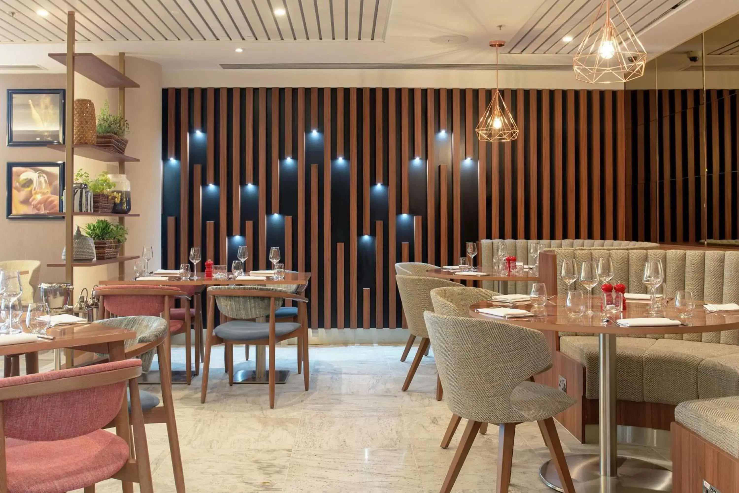 Dining area, Restaurant/Places to Eat in Hilton Garden Inn London Heathrow Terminal 2 and 3