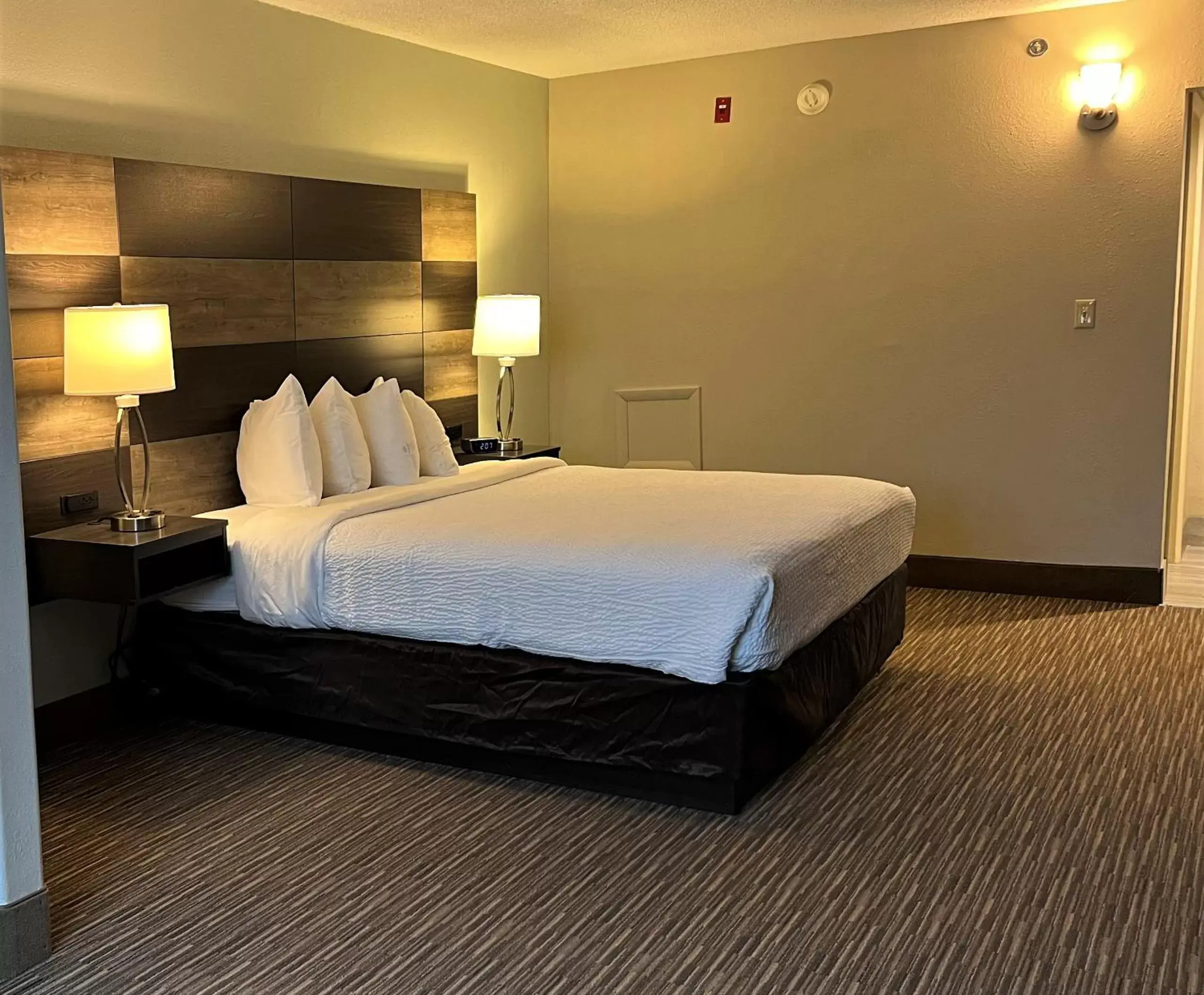 Bed in Quality Inn & Suites Rehoboth Beach – Dewey