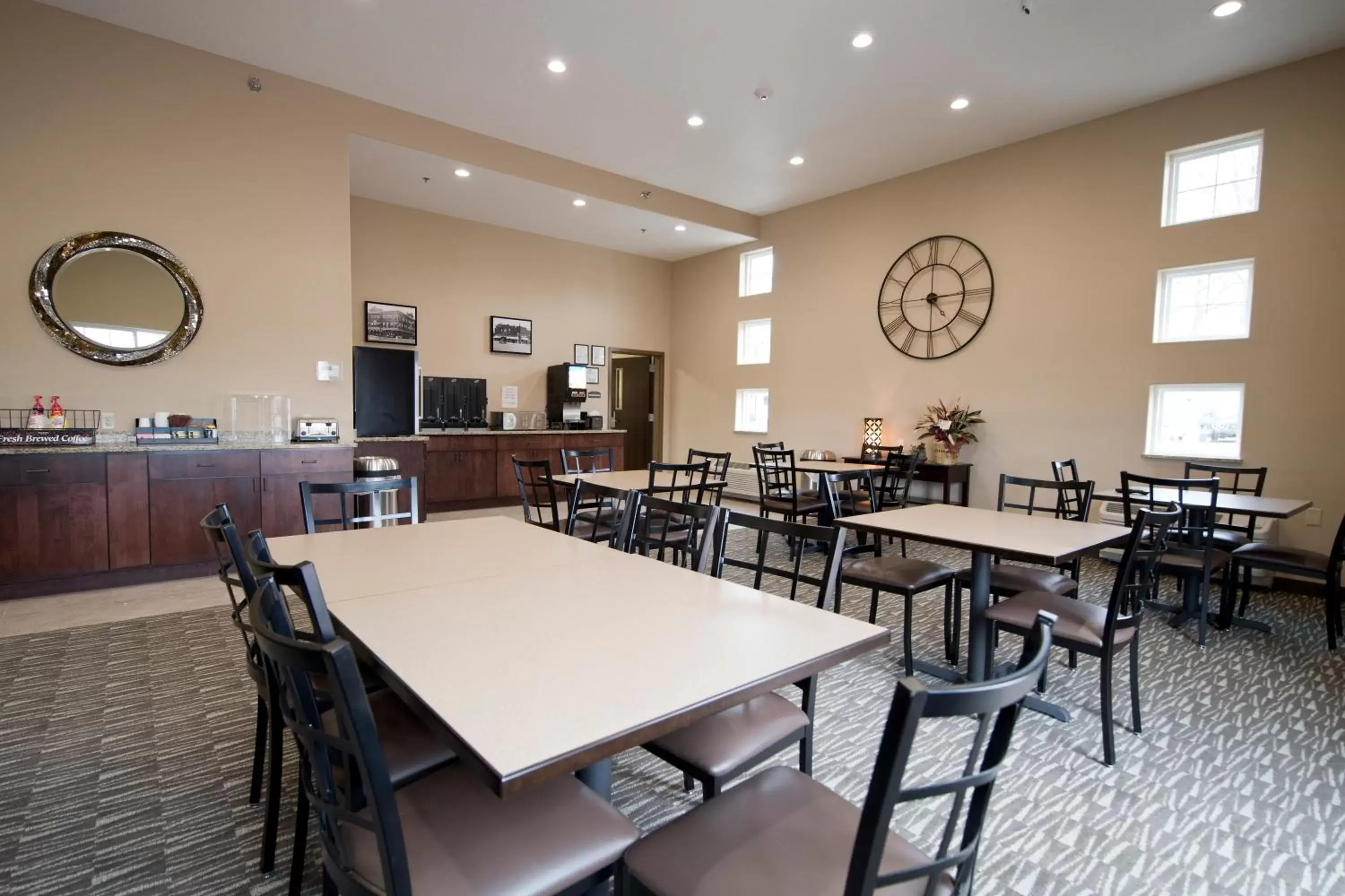 Restaurant/Places to Eat in Cornerstone Inn & Suites Oelwein