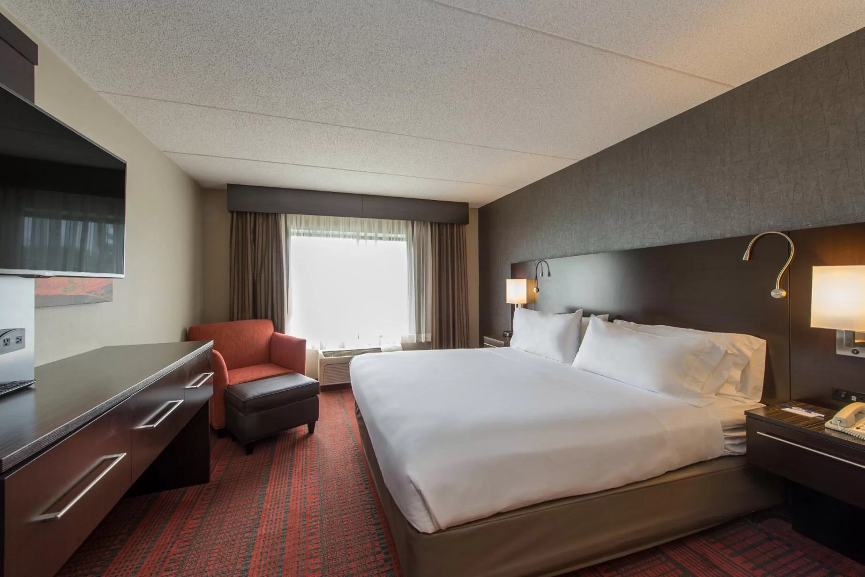 Photo of the whole room, Bed in Holiday Inn Express Hotel & Suites Auburn by IHG
