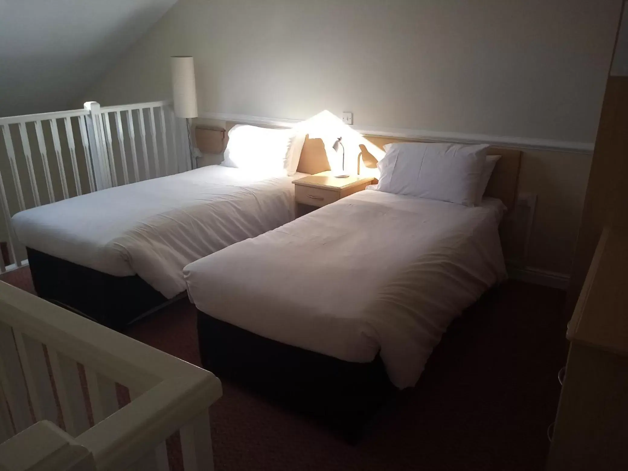 Bedroom, Bed in Moreton Park Hotel
