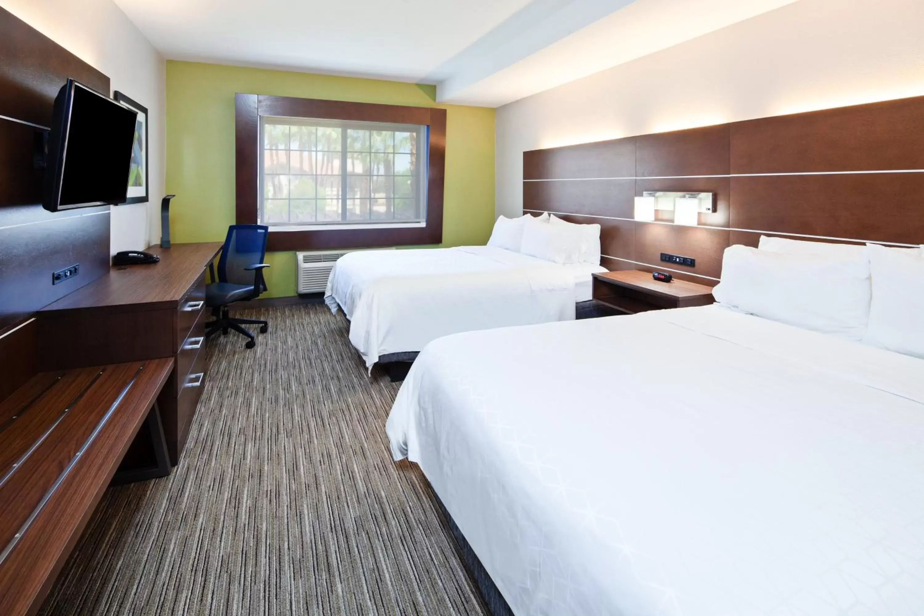 Photo of the whole room, Bed in Holiday Inn Express & Suites Rancho Mirage - Palm Spgs Area, an IHG Hotel