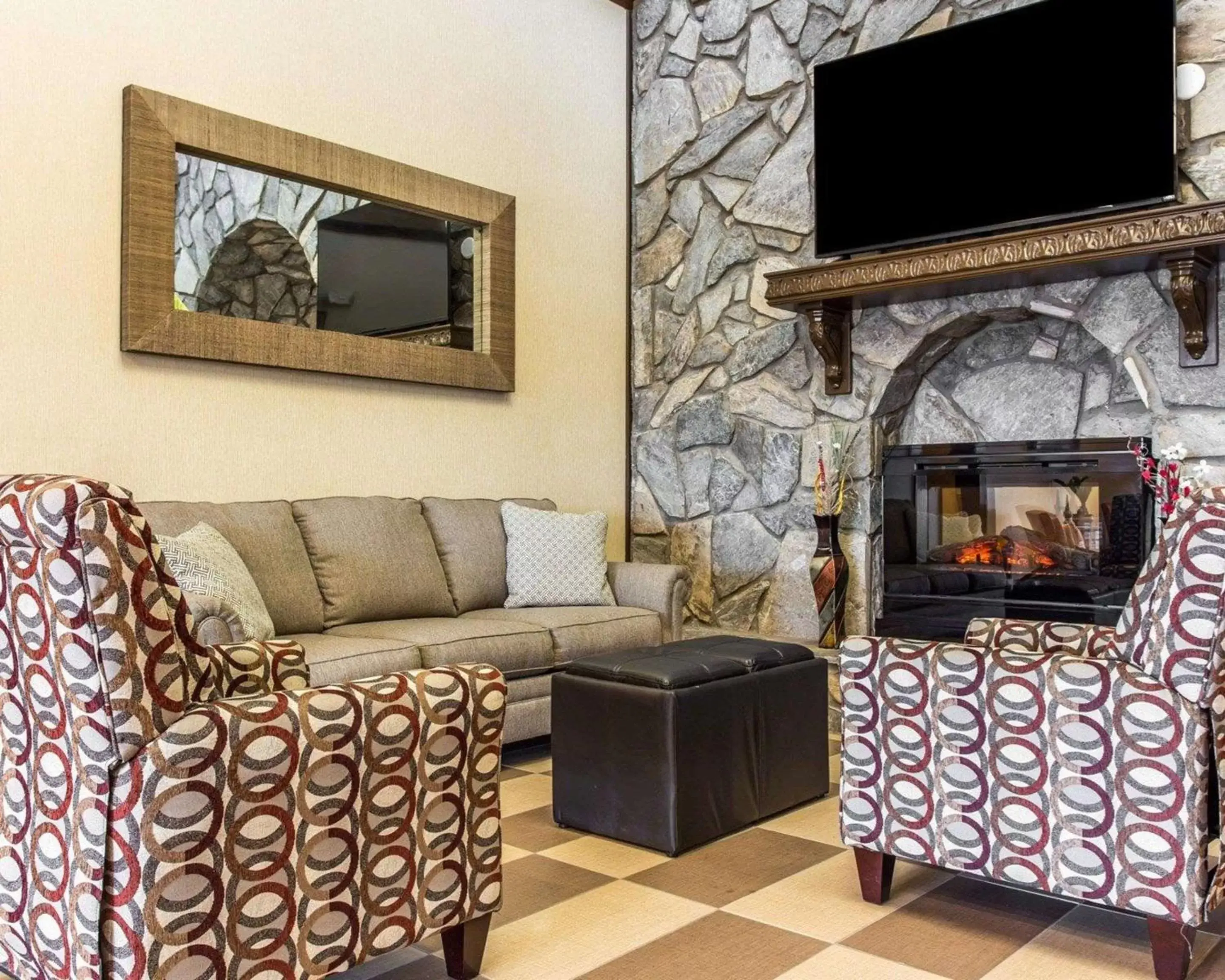 Lobby or reception, Seating Area in Quality Suites Convention Center - Hickory