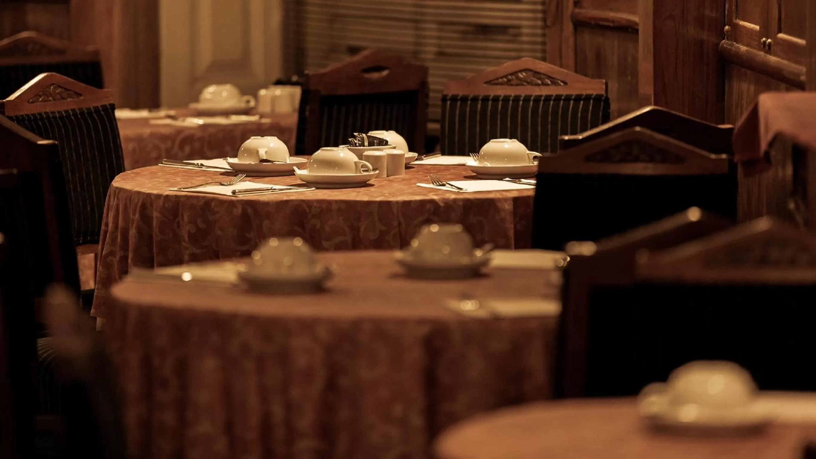 Restaurant/places to eat in Hotel Astoria