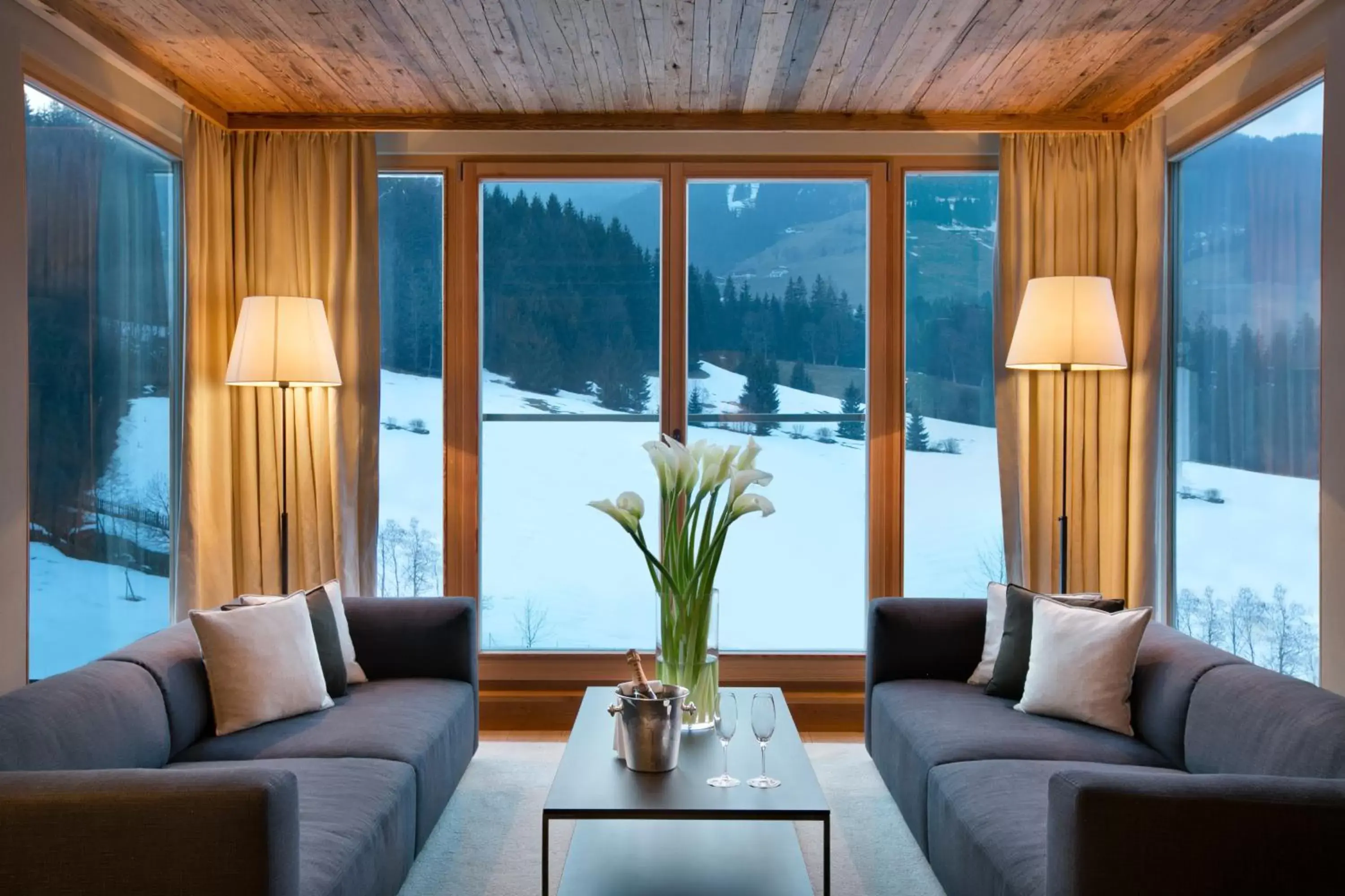 View (from property/room), Lounge/Bar in Kempinski Hotel Das Tirol