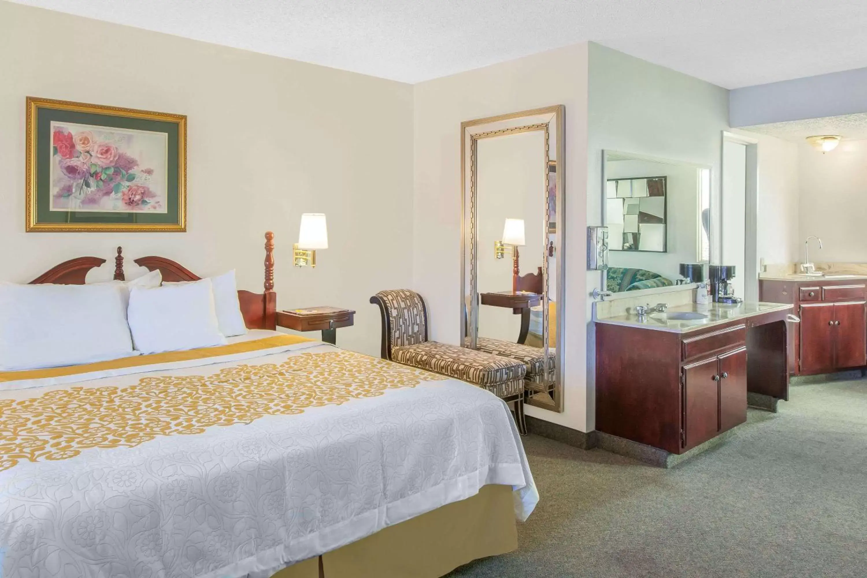 Photo of the whole room, Bed in Days Inn by Wyndham Camarillo - Ventura