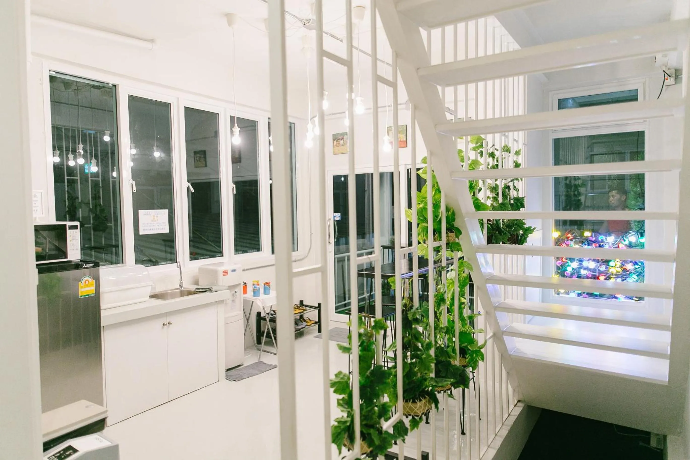 Communal kitchen in Diff Hostel