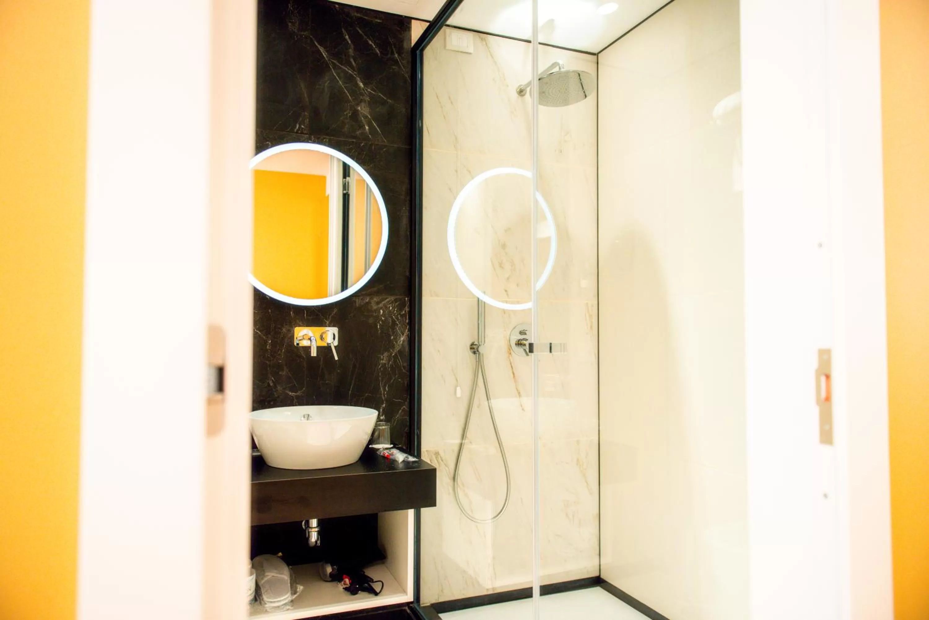 Bathroom in Boutique Centrale Palace Hotel