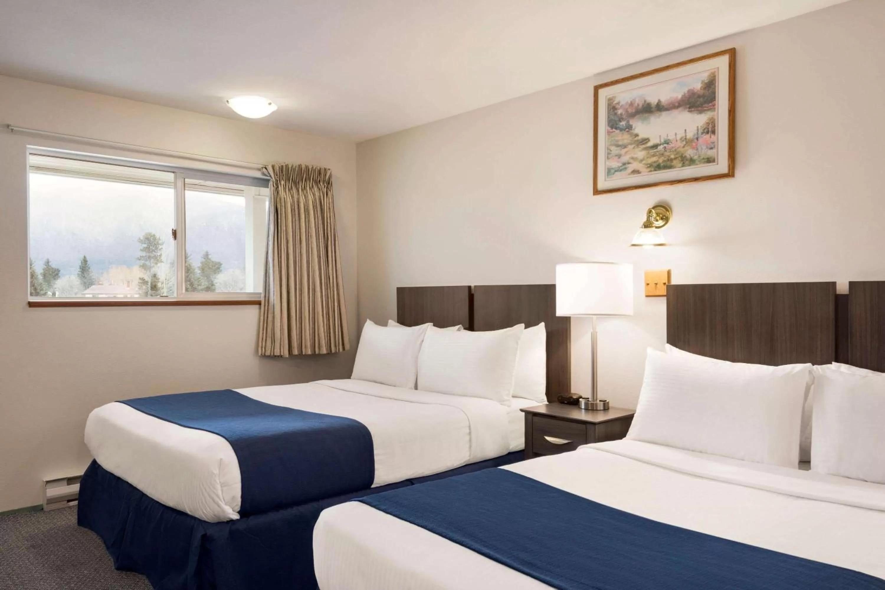 Photo of the whole room, Bed in Travelodge by Wyndham McBride