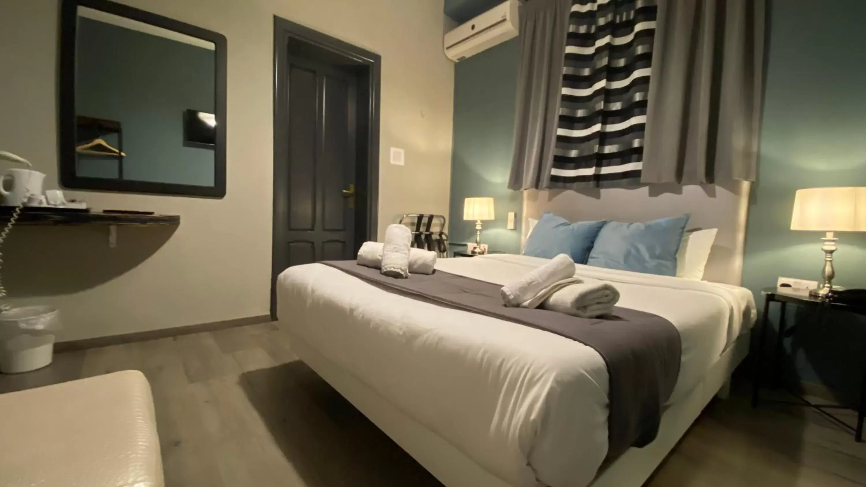 Bedroom, Bed in Sliema Marina Hotel