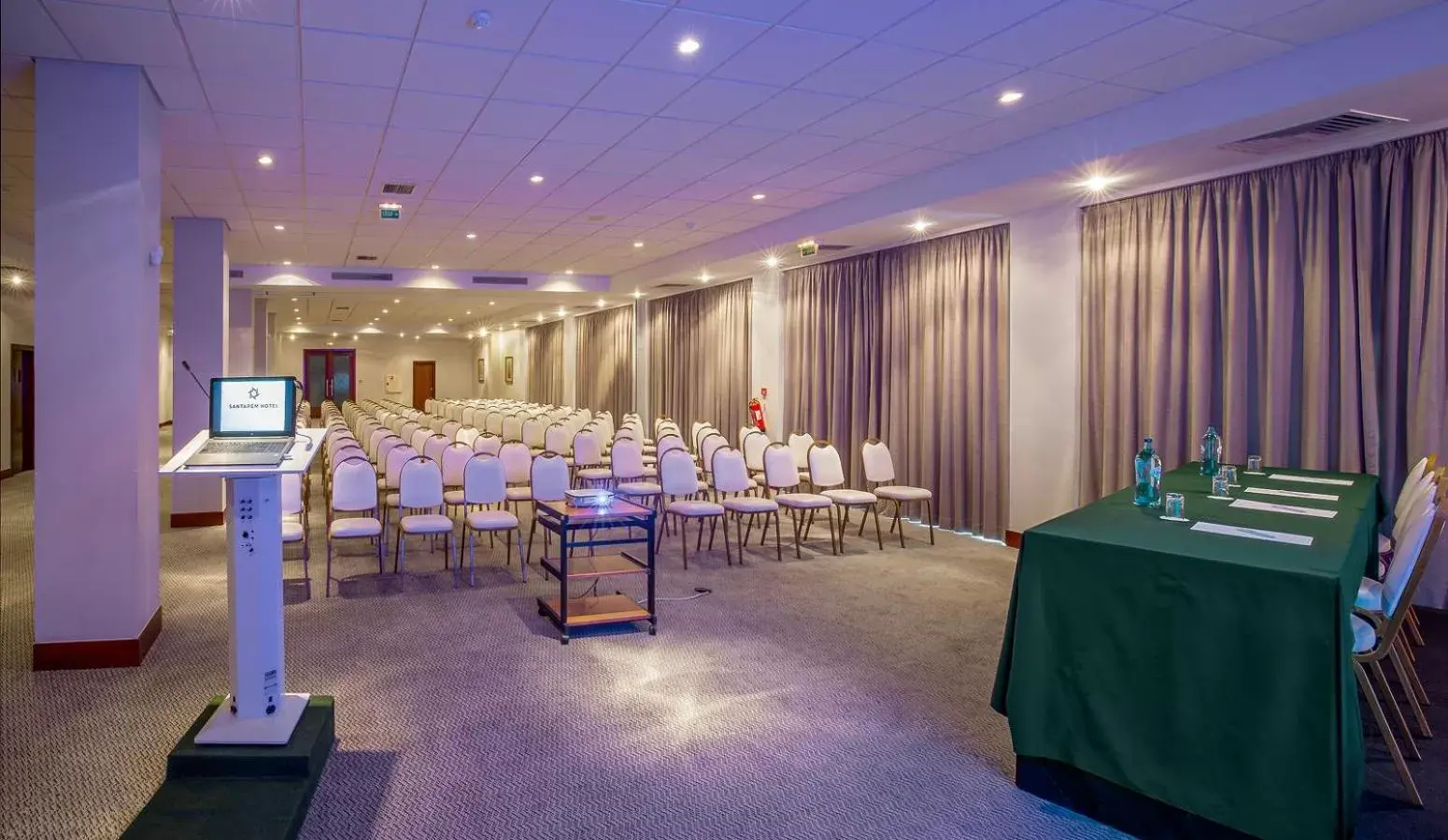 Business facilities, Business Area/Conference Room in Santarem Hotel