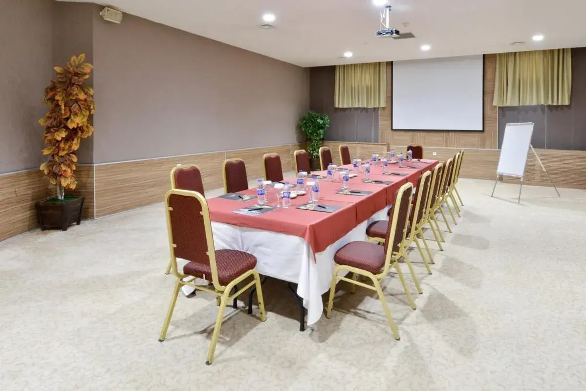 Seating area in Anadolu Hotels Esenboga Thermal