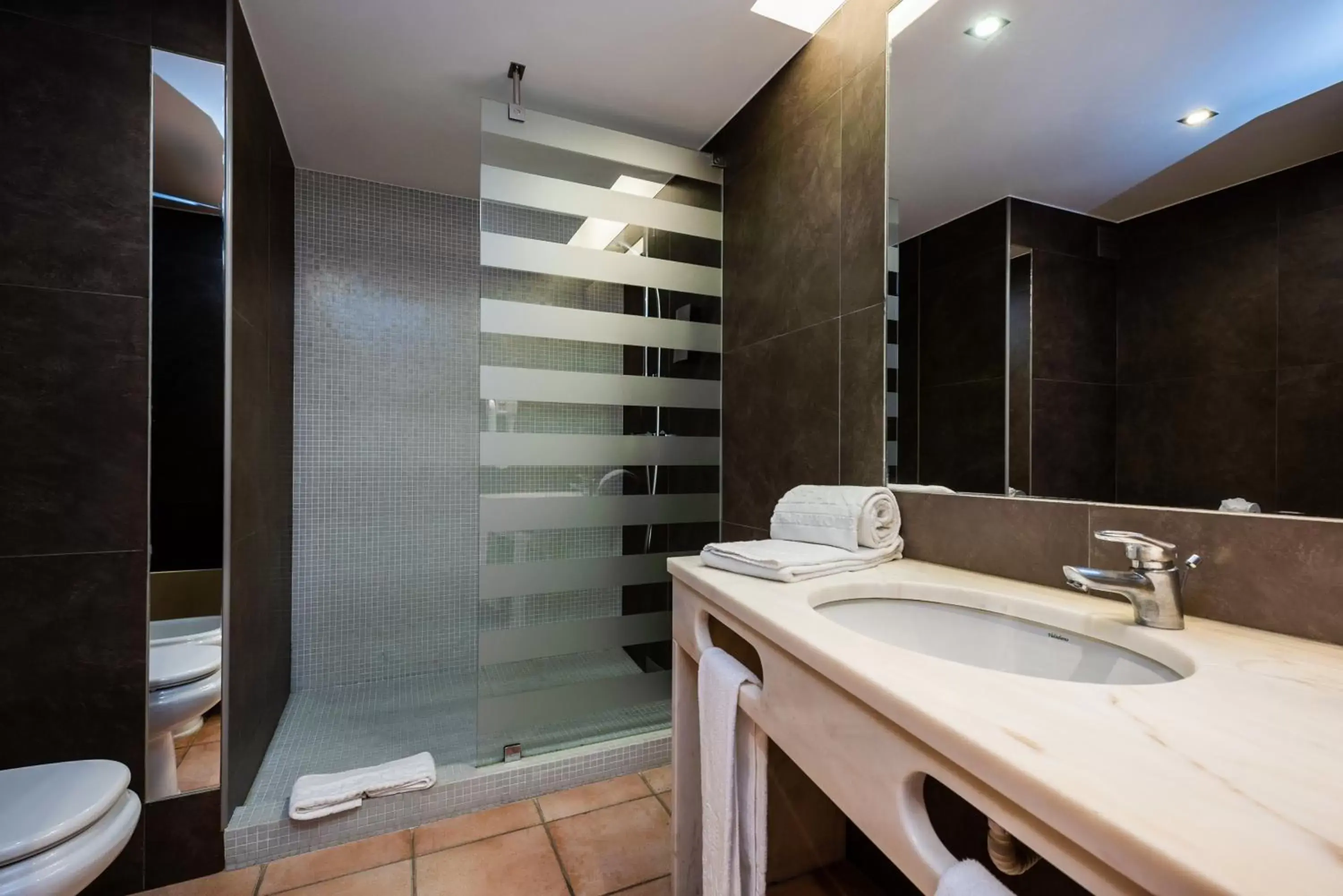 Bathroom in Oceanus Aparthotel