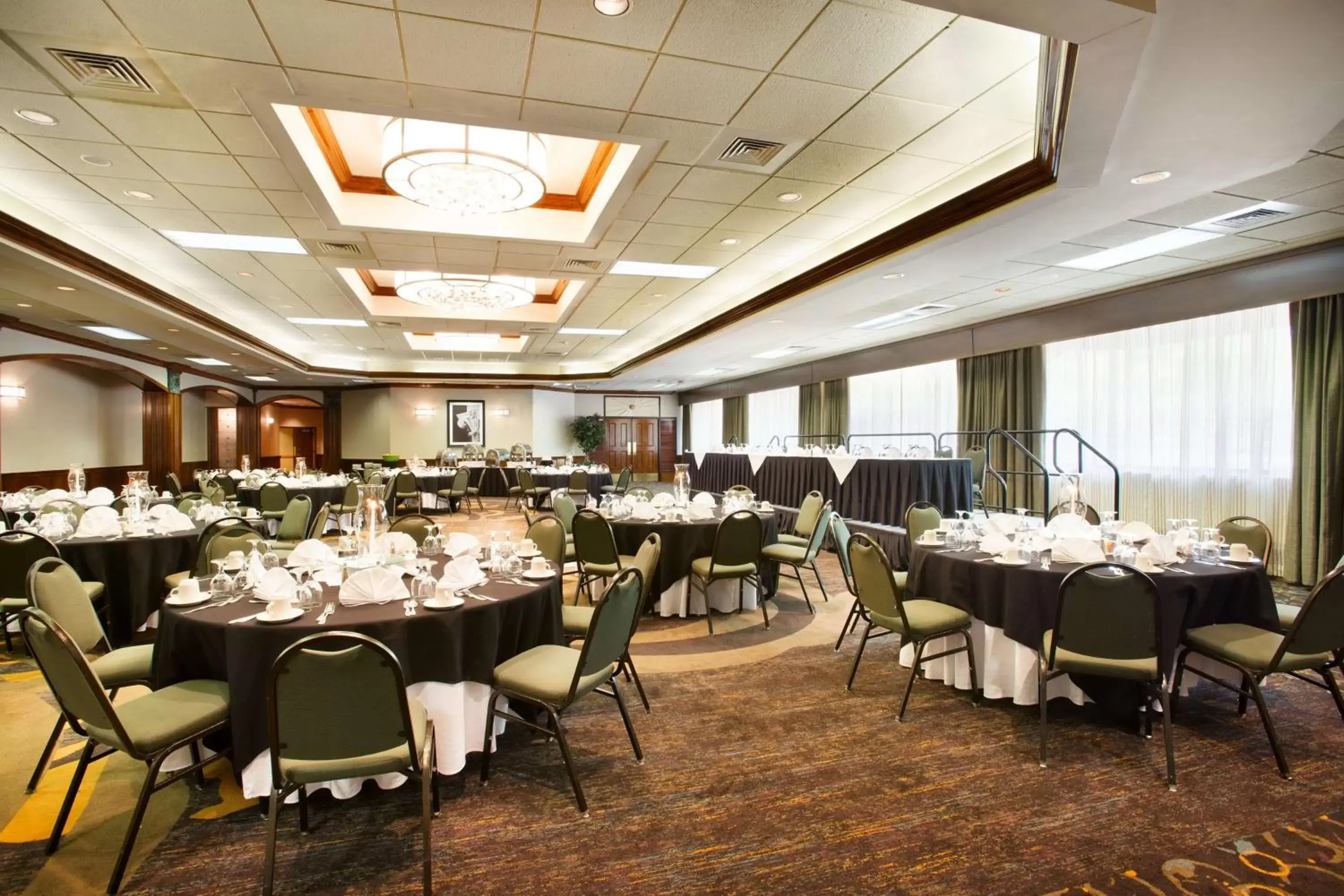 Meeting/conference room, Restaurant/Places to Eat in Embassy Suites by Hilton Greensboro Airport