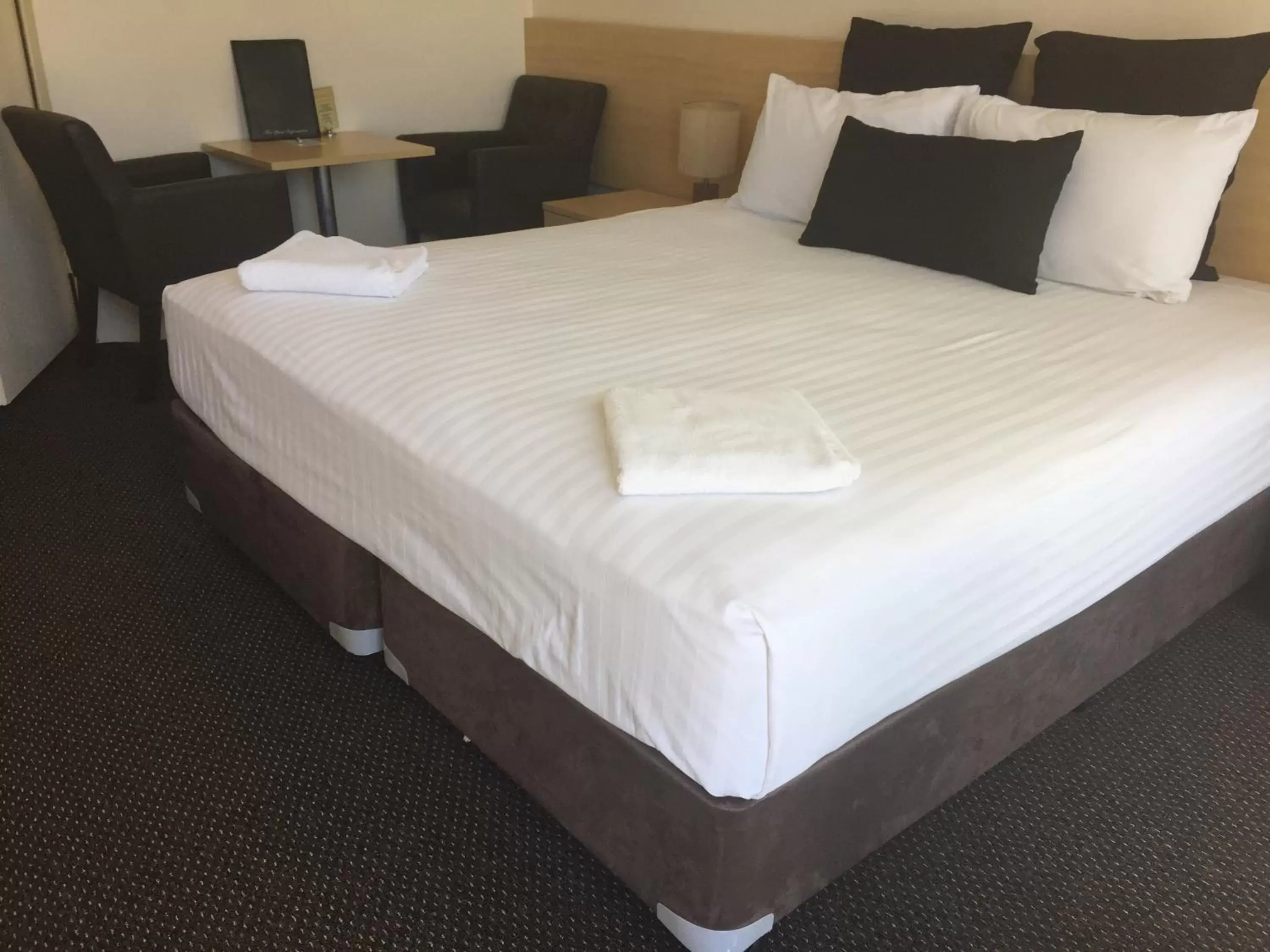Bed in City Centre Motel Kempsey