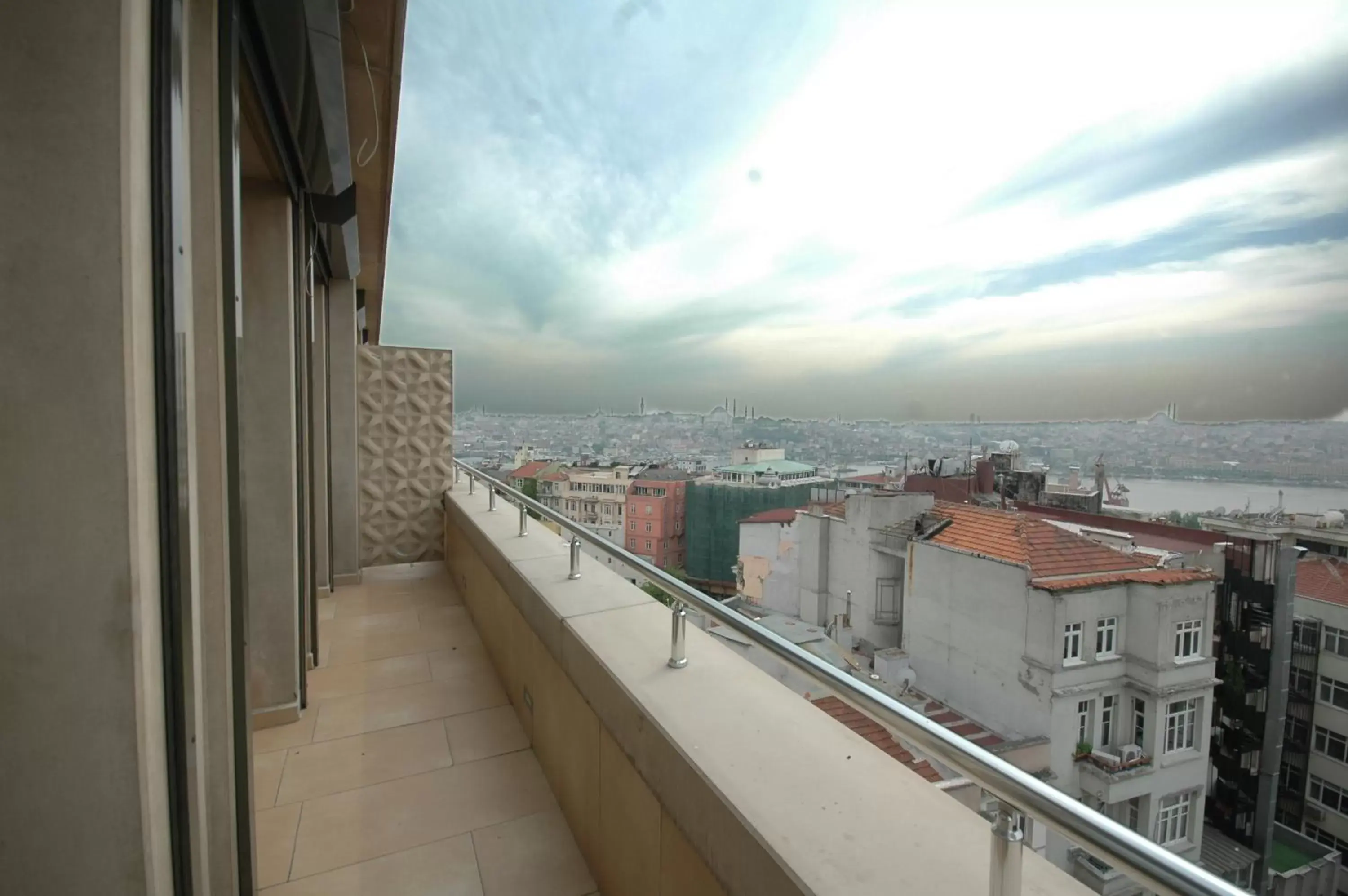 City view, Balcony/Terrace in Tunel Residence