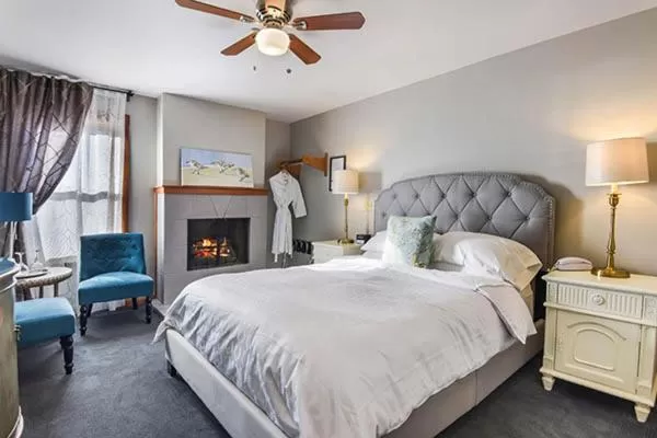 Bed in Wild Iris Inn